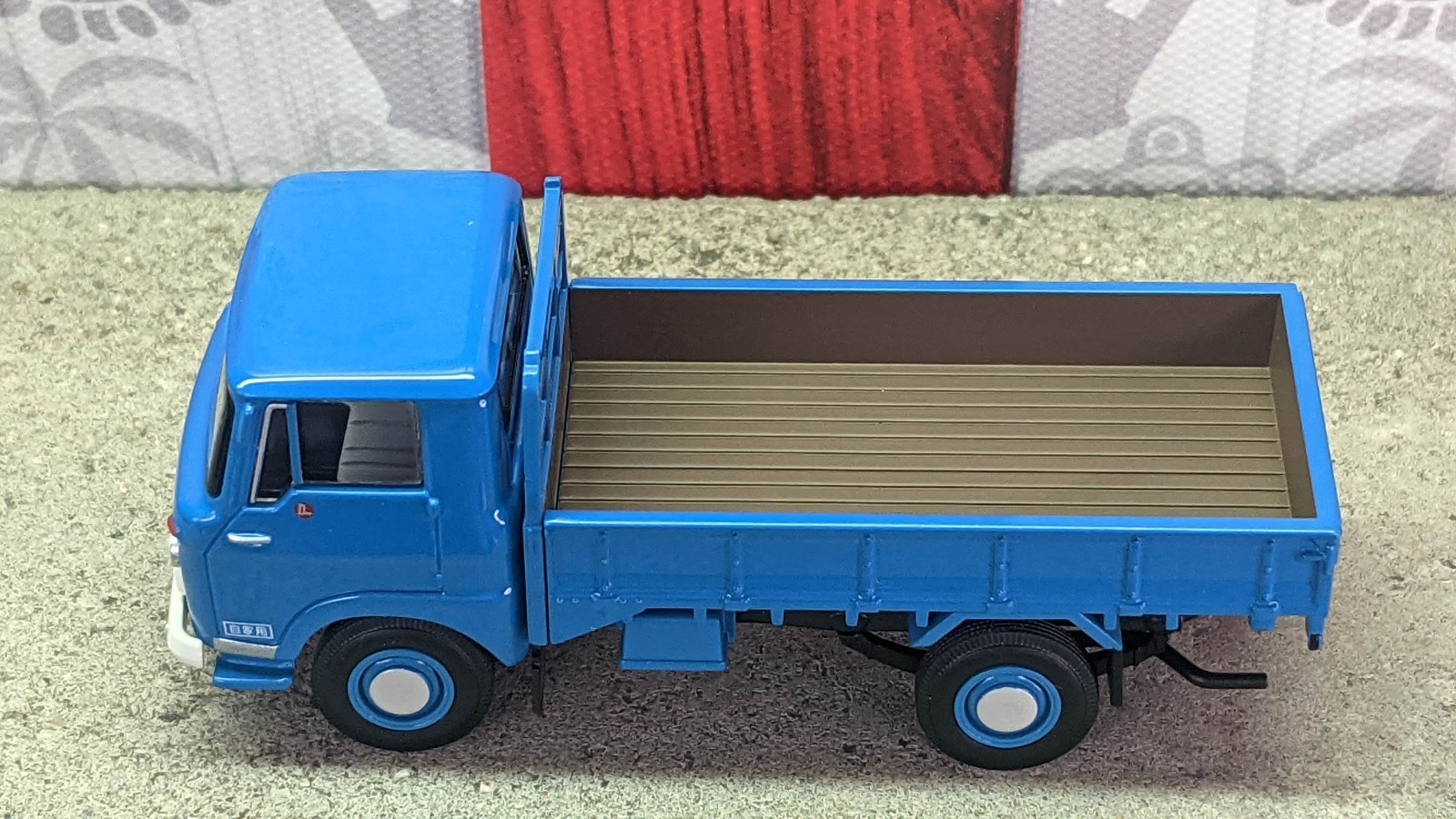 TOMICA LV-191b 1966 ISUZU ELF DELIVERY TRUCK 1:64 SCALE LIMITED VINTAGE SERIES