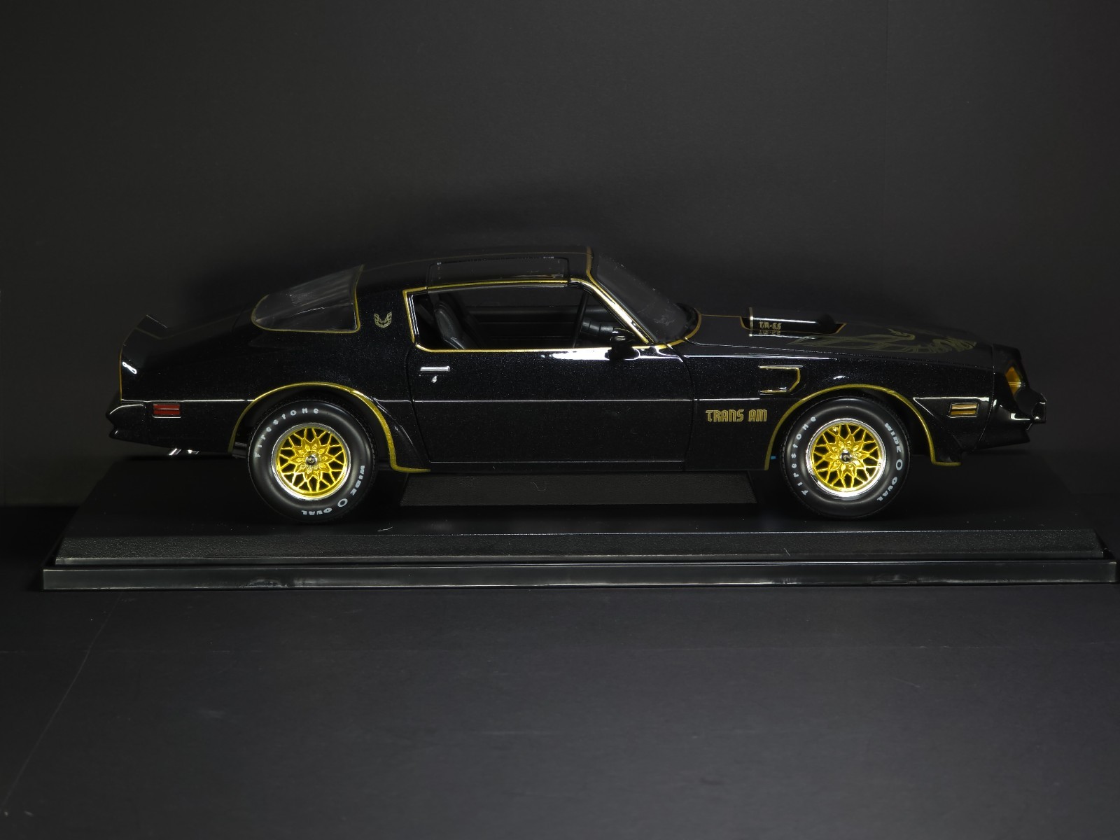 Pontiac Firebird Trans Am 1:18 Maisto Exclusive Style Special Edition – Black
