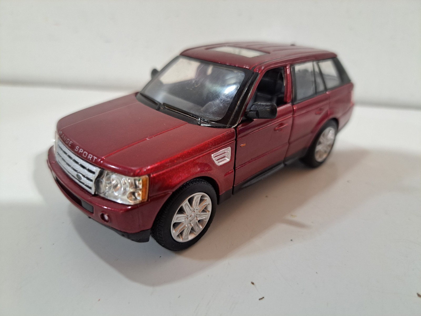 Kinsmart Die Cast 1:38 Range Rover Sport Supercharged Luxury SUV