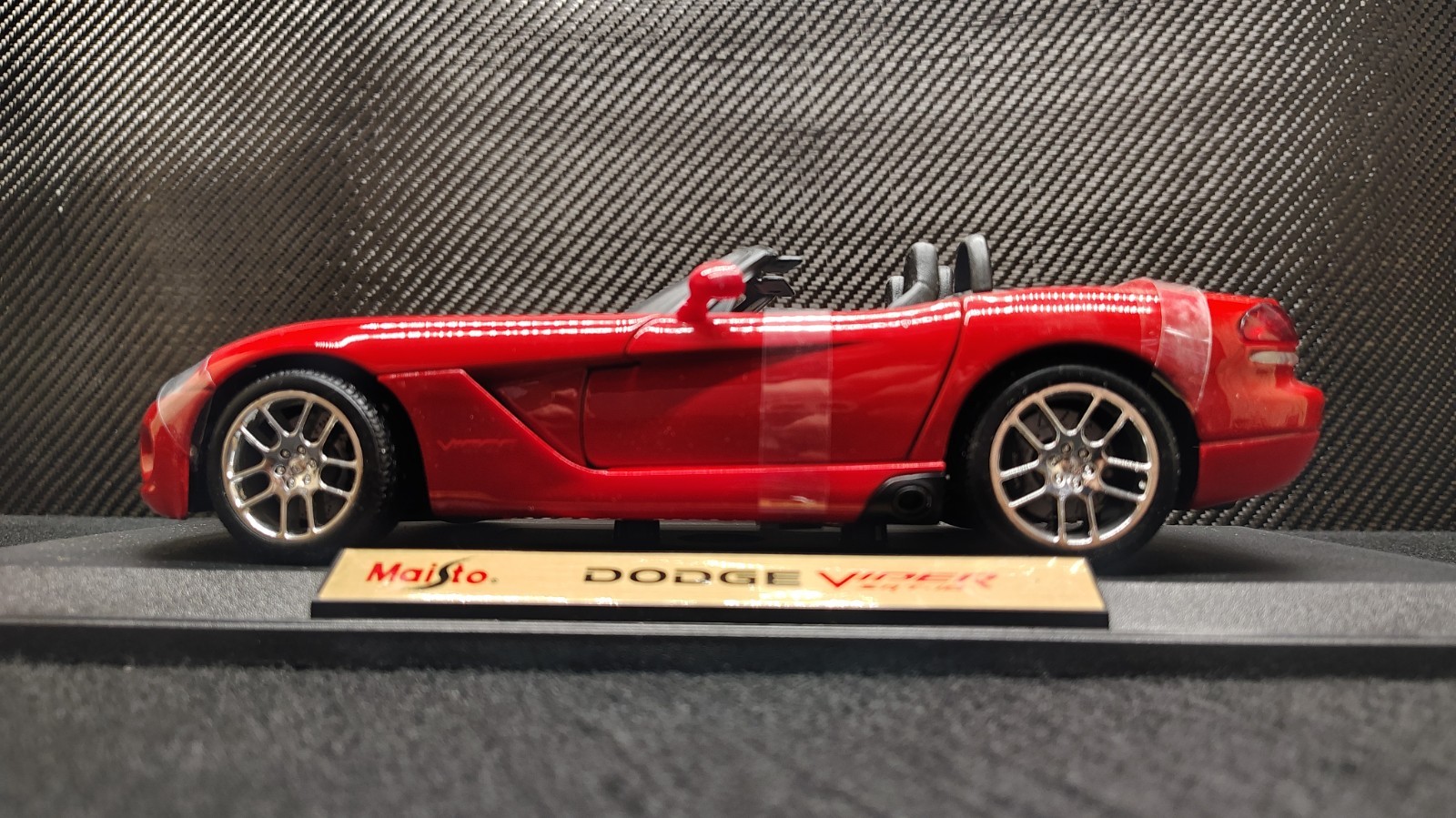 Maisto 2003 Dodge Viper SRT-10 Red Diecast Model Car 1:18 Scale No Box