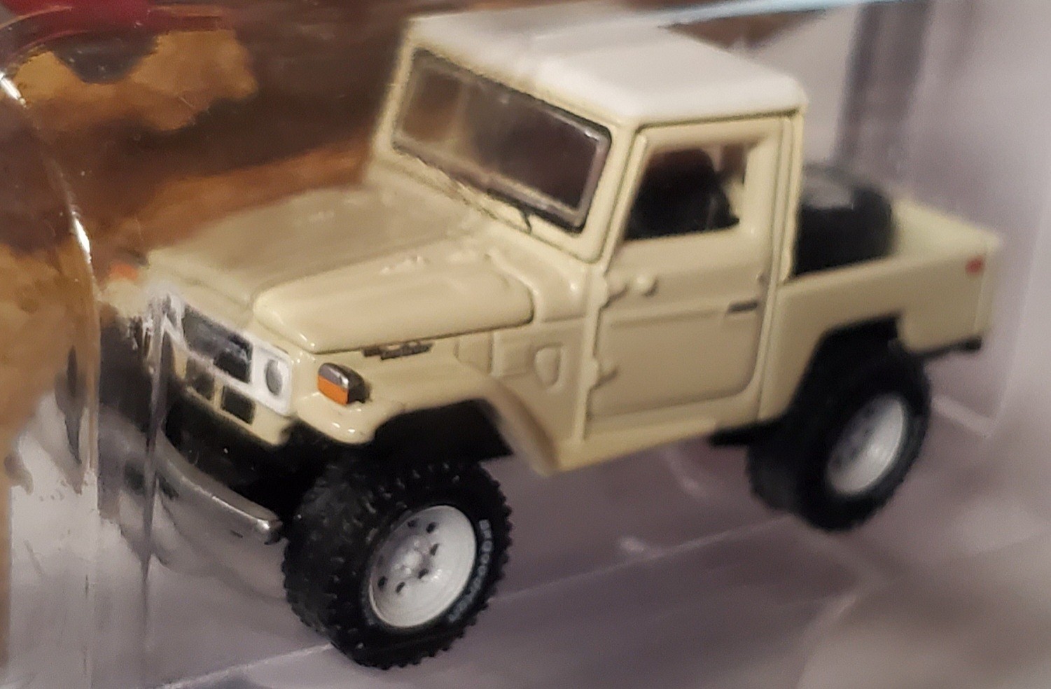 Johnny Lightning 1980 Toyota Land Cruiser Pickup – Tan, Mijo 2017