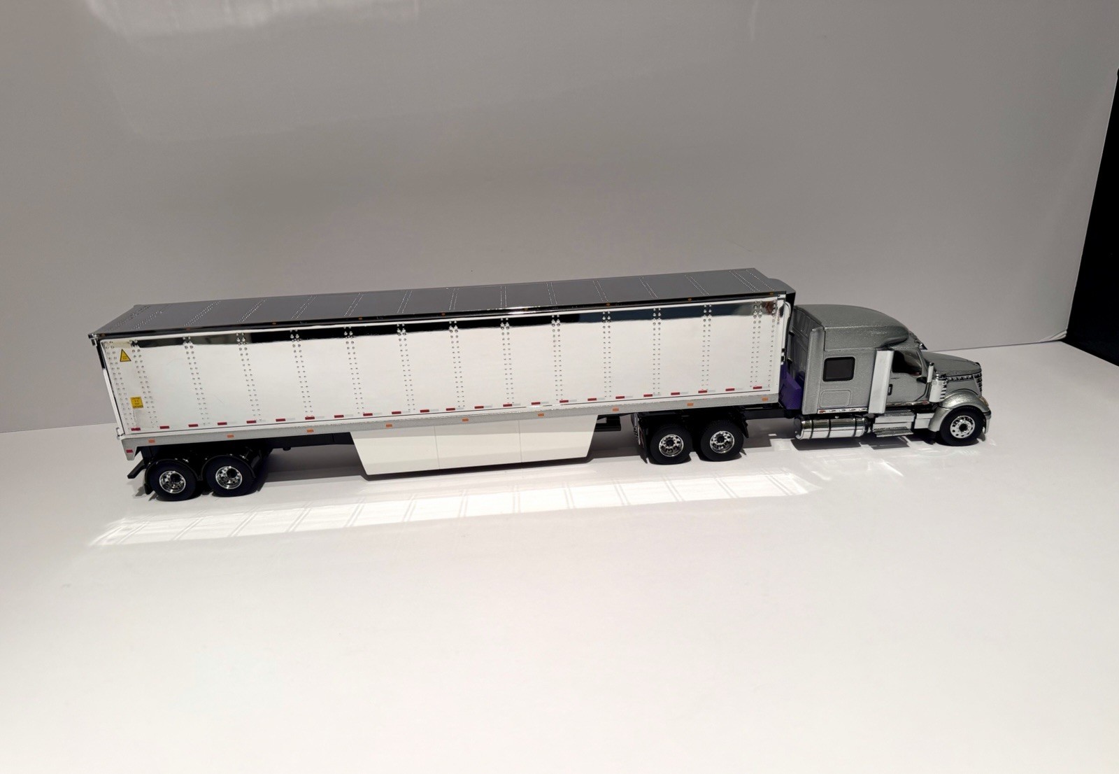 Diecast Masters International Lone Star SFFA with 53′ Chromed Refer 1/50 Scale