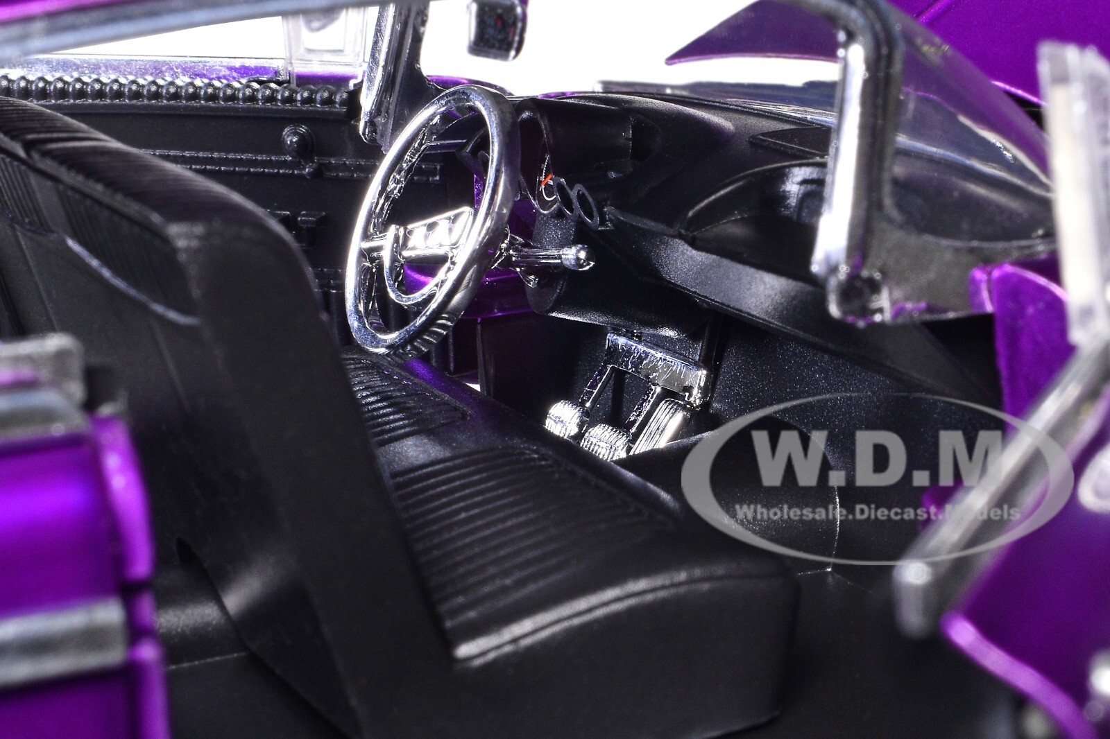1959 CHEVROLET IMPALA LOWRIDER CANDY PURPLE 1/24 DIECAST MODEL BY JADA 35591