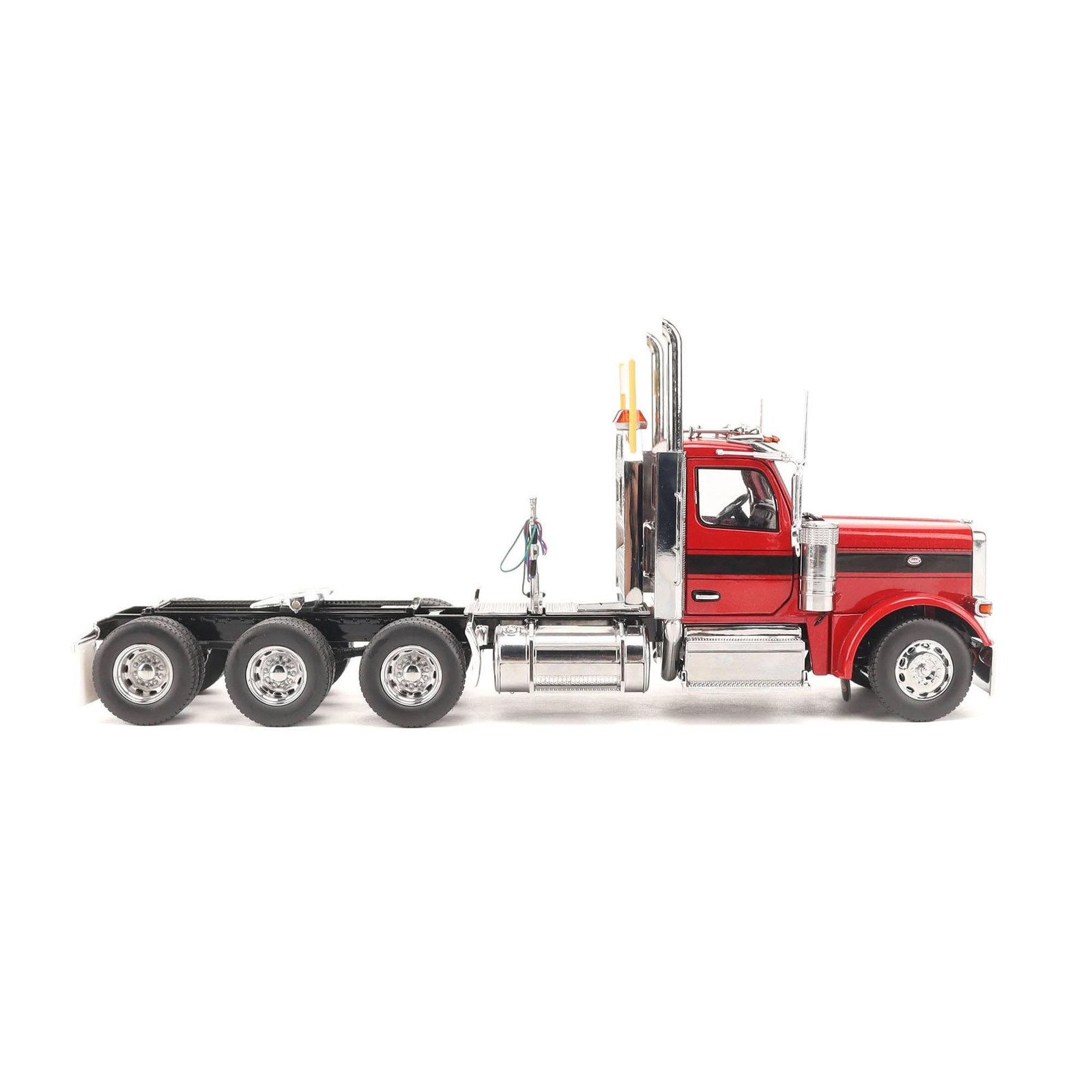 Diecast Masters 1/32 Peterbilt 589 Tridem-Axle Truck Day Cab Legendary Red 71147