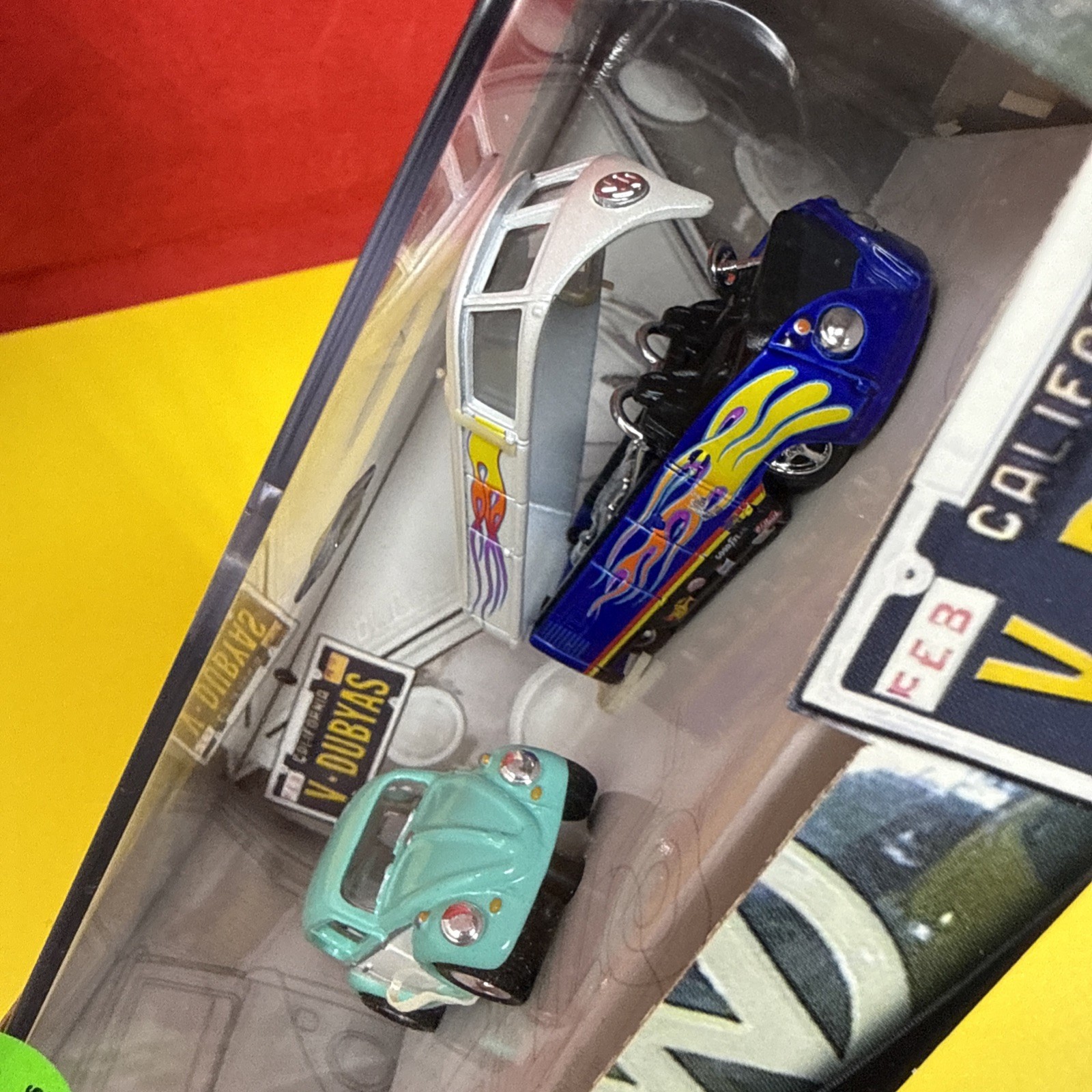 Hot Wheels 100% Volkswagen V Dubyas VW Bug Microbus 2 Car Set 2002 Vintage 1/64