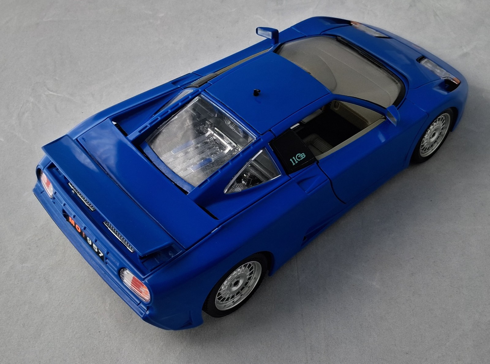 1991 Bugatti EB 110 1:18 Diecast (Blue) : Burago