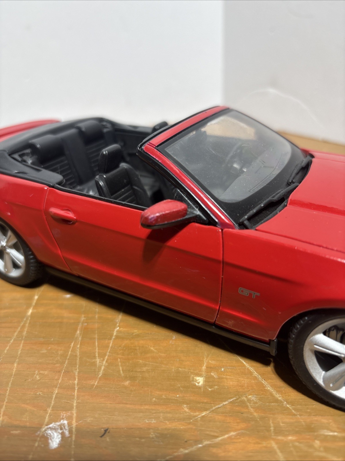 Maisto 2010 Ford Mustang GT Convertible Red 1:18 Scale Die-Cast , No Box