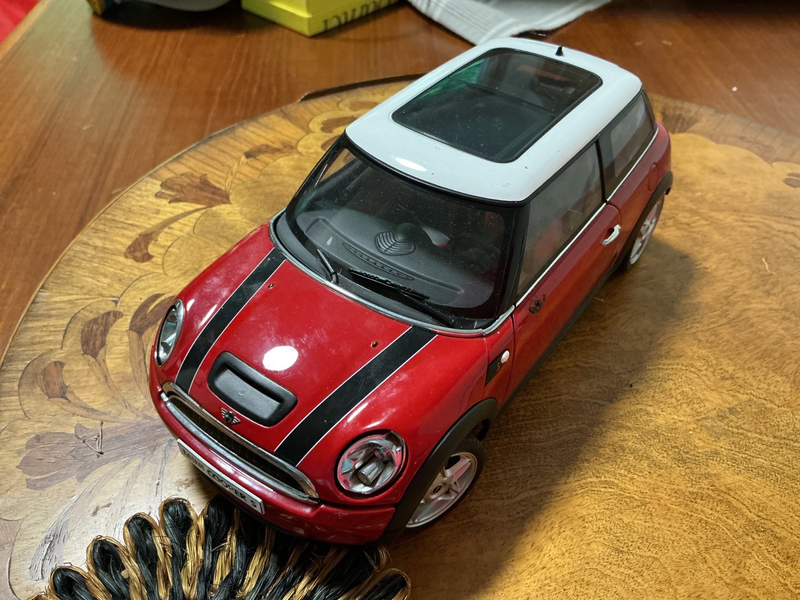 Mini Cooper 1:18 scale 2006 Red Diecast For Repair only