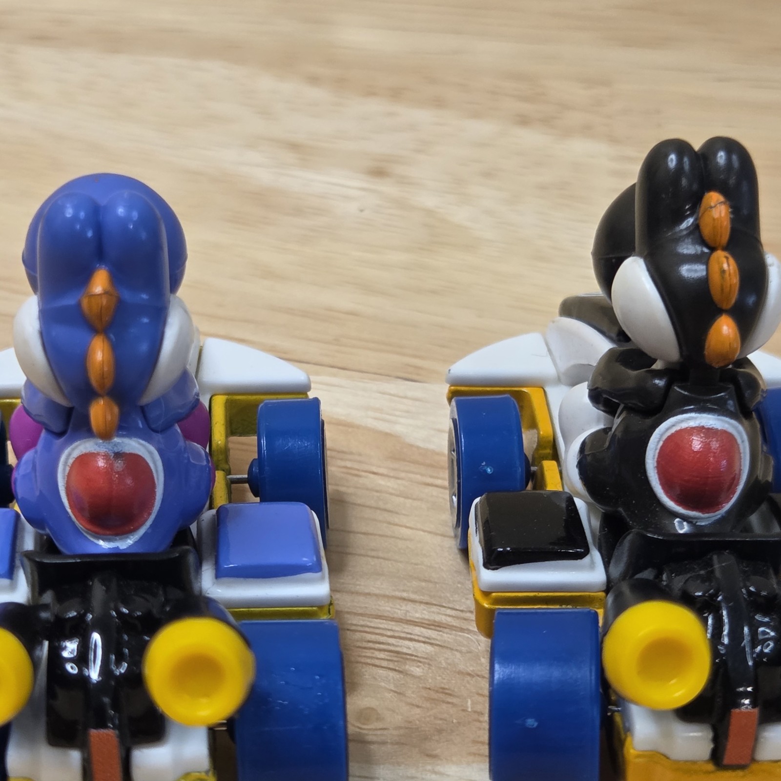 2018 Yoshi Mattel Hot Wheels Die-Cast Standard Kart (Black & Blue? / Purple?)