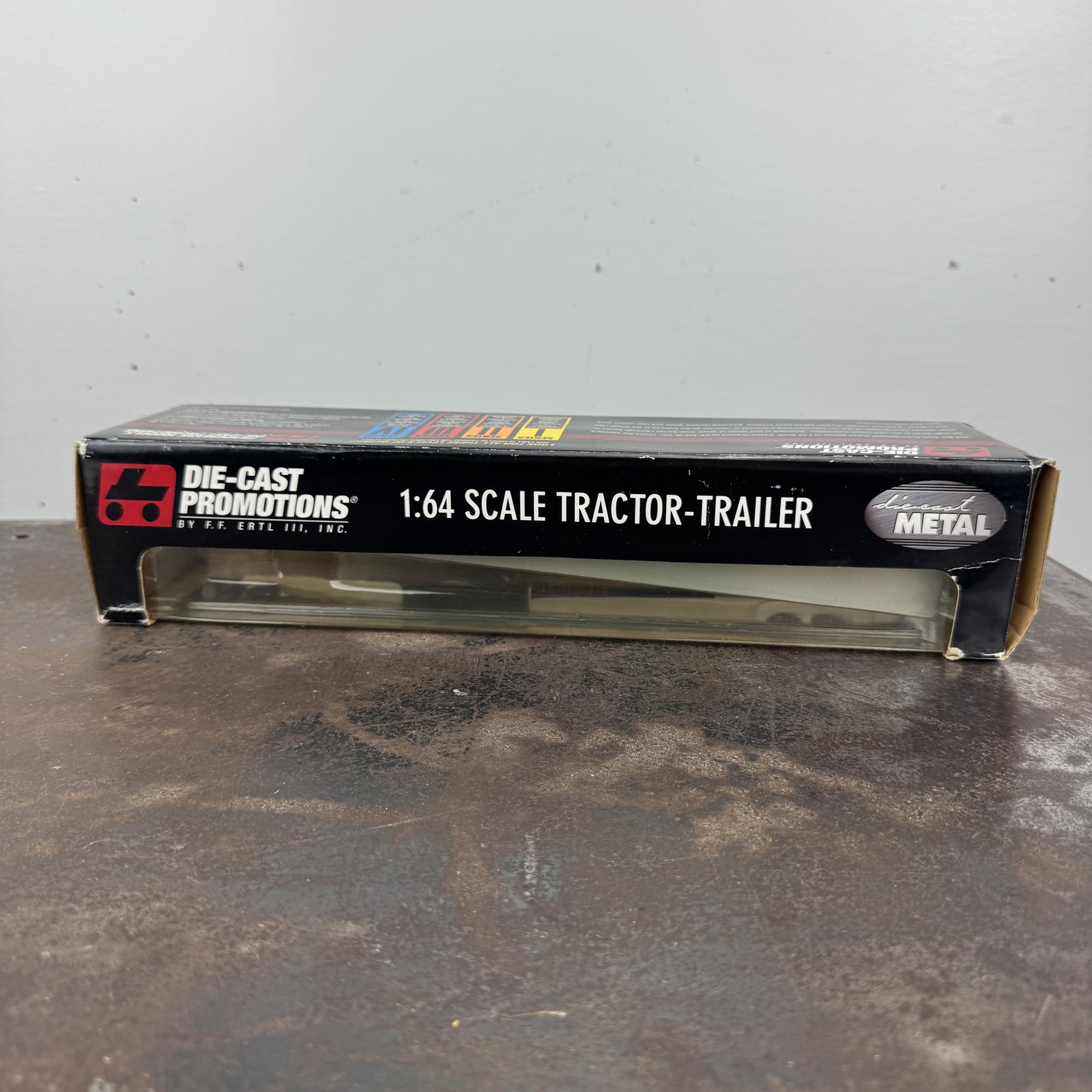 DCP INTERNATIONAL Chatham Plant 1:64 International 9400 Truck w/ Trailer #30393