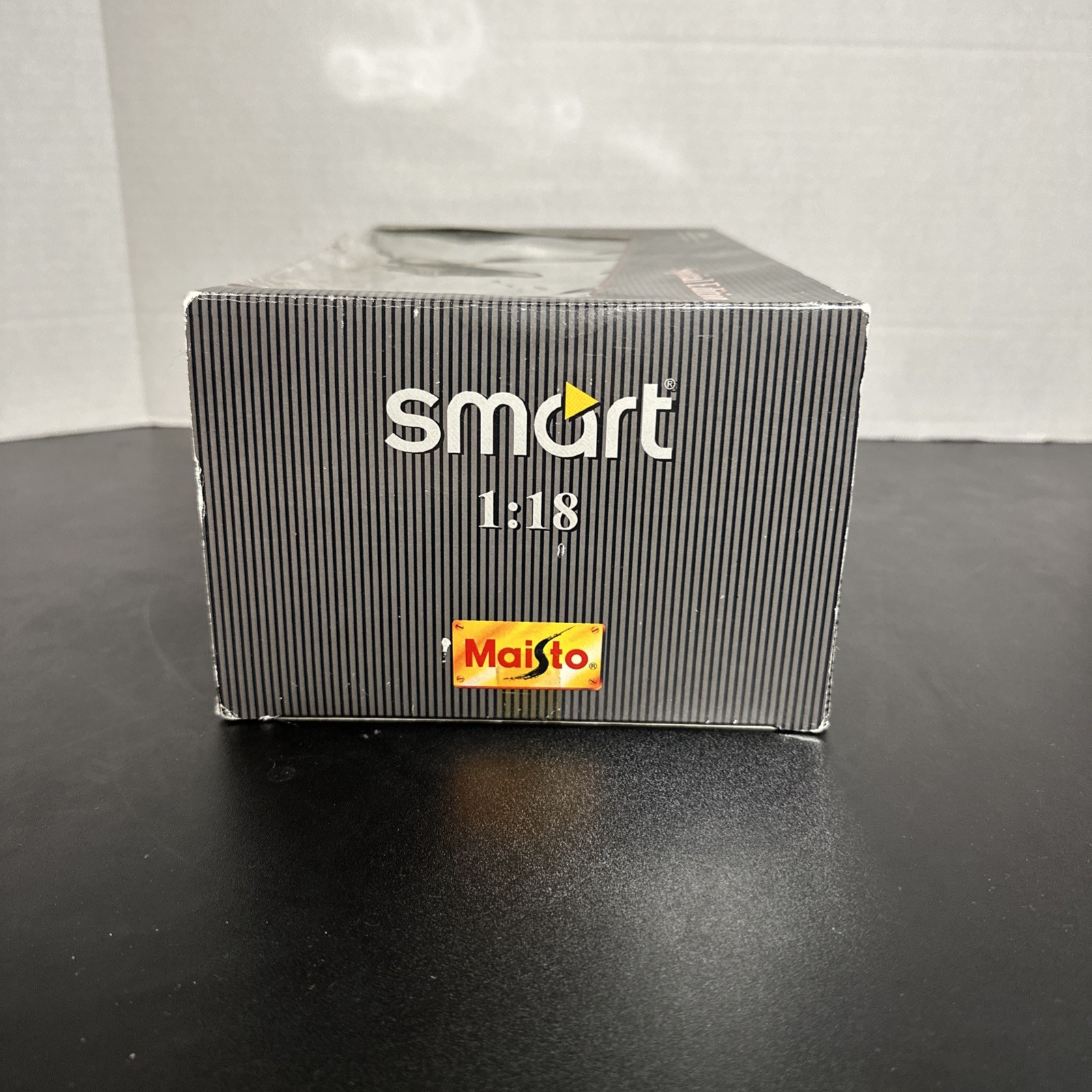Vintage Maisto Smart Fortwo Coupe 1:18 Scale Diecast Model Car Set