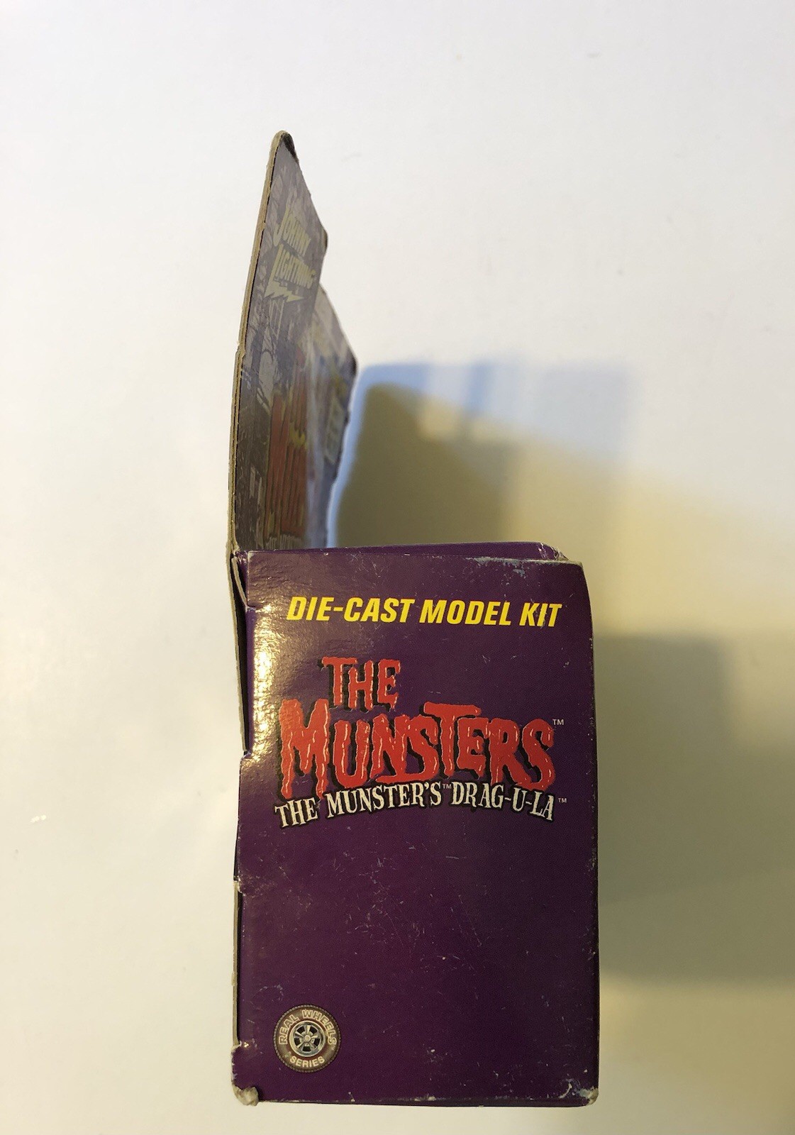 SEALED CONTENTS 2002 JOHNNY LIGHTNING THE MUNSTERS Drag-U-La DIE-CAST MODEL KIT