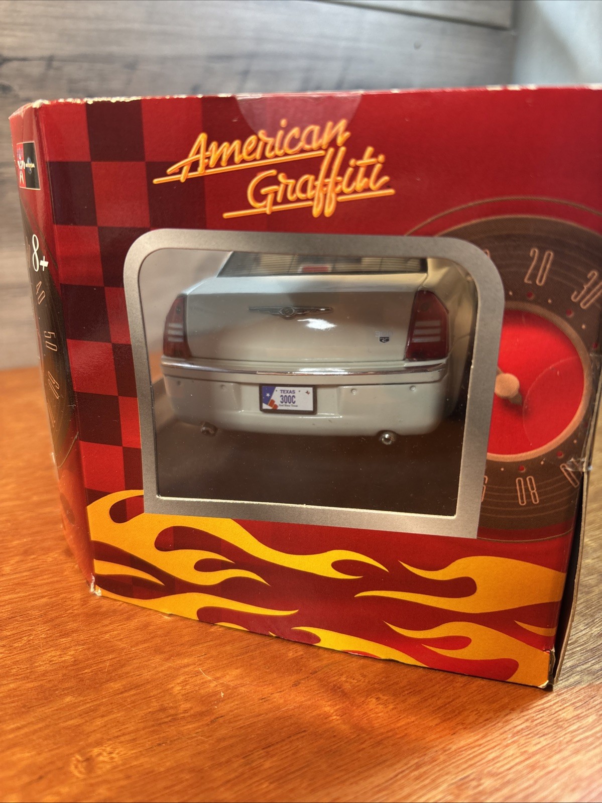 Motor Max American Graffiti 2005 Chrysler 300C Hemi 1:18 Diecast White READ