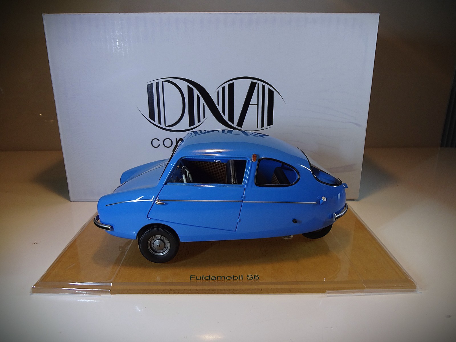 DNA Collectibles 1:18 – Modelauto – Fuldamobil S6 – Limited Edition of 320 pcs.
