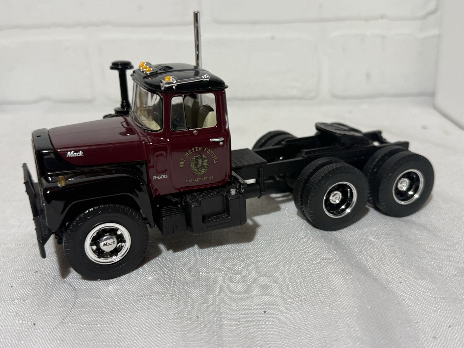 First Gear 19-2629 Ray Meyer Mack R-Model Tractor with 35′ Box Trailer NIB