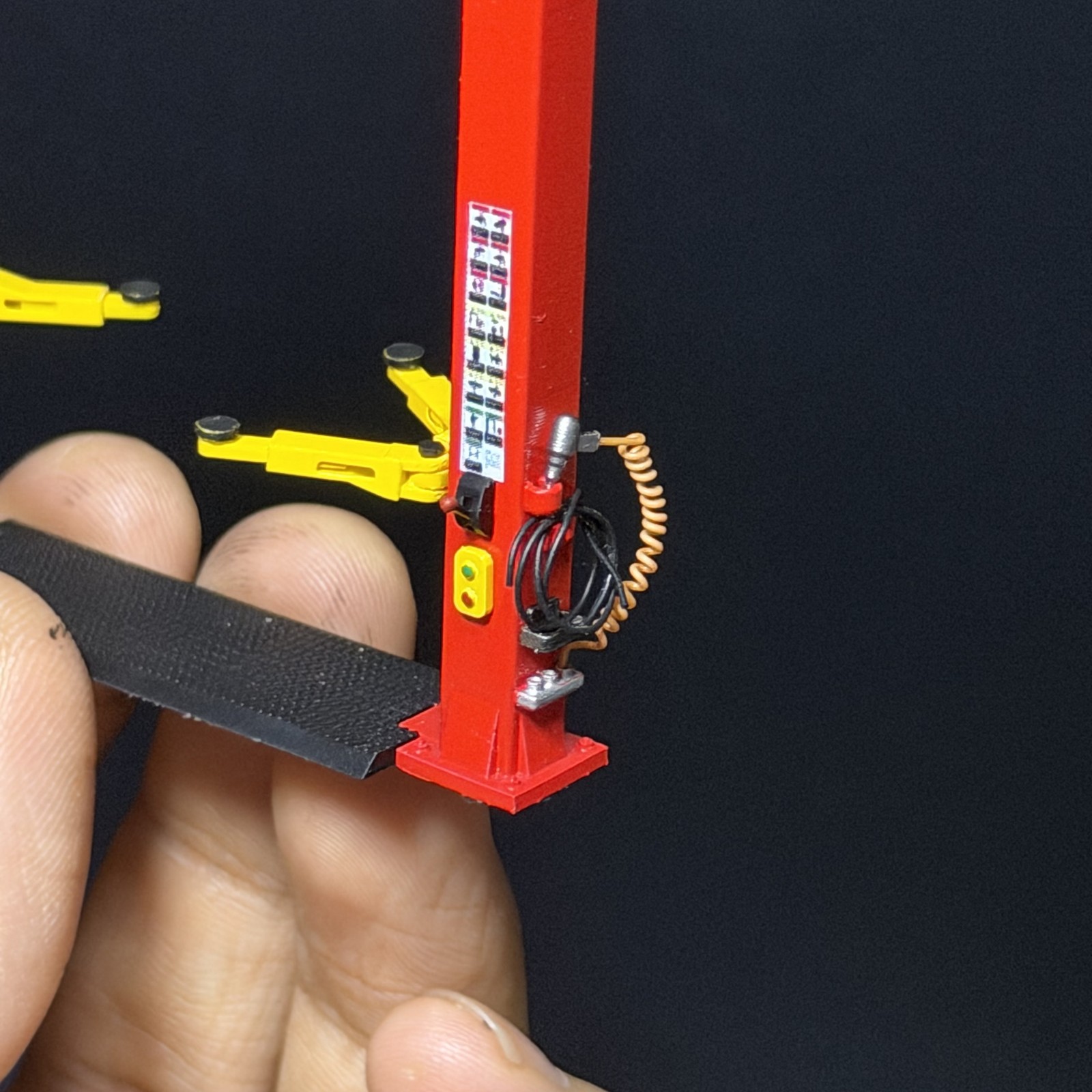 Diorama 1:64 Lift Dragon Model Adjustable Height Angle Garages Repair Scene Prop
