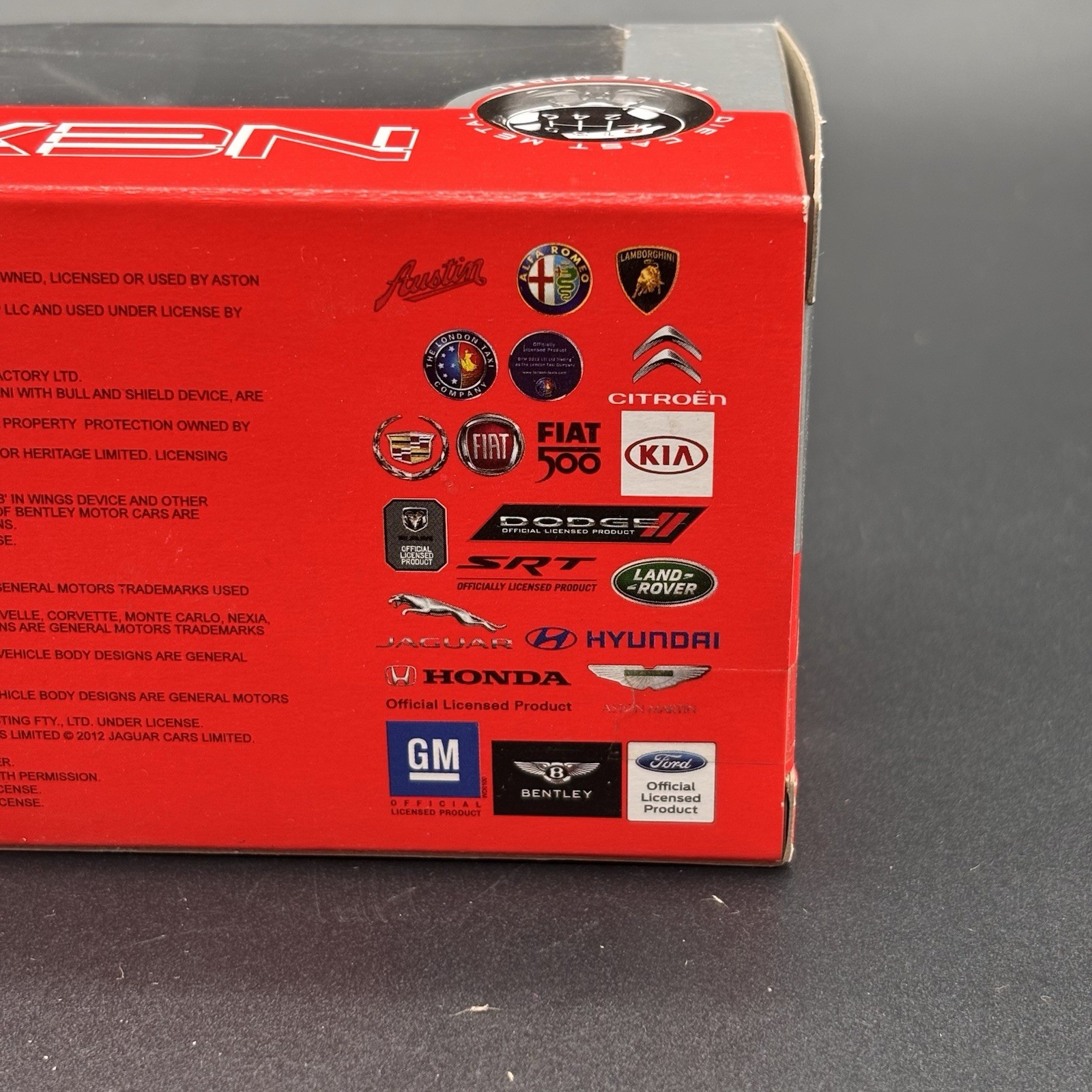 Welly Aston Martin Vantage V12 Grey 1:43 Scale Die Cast Model in Box, Pull-Back