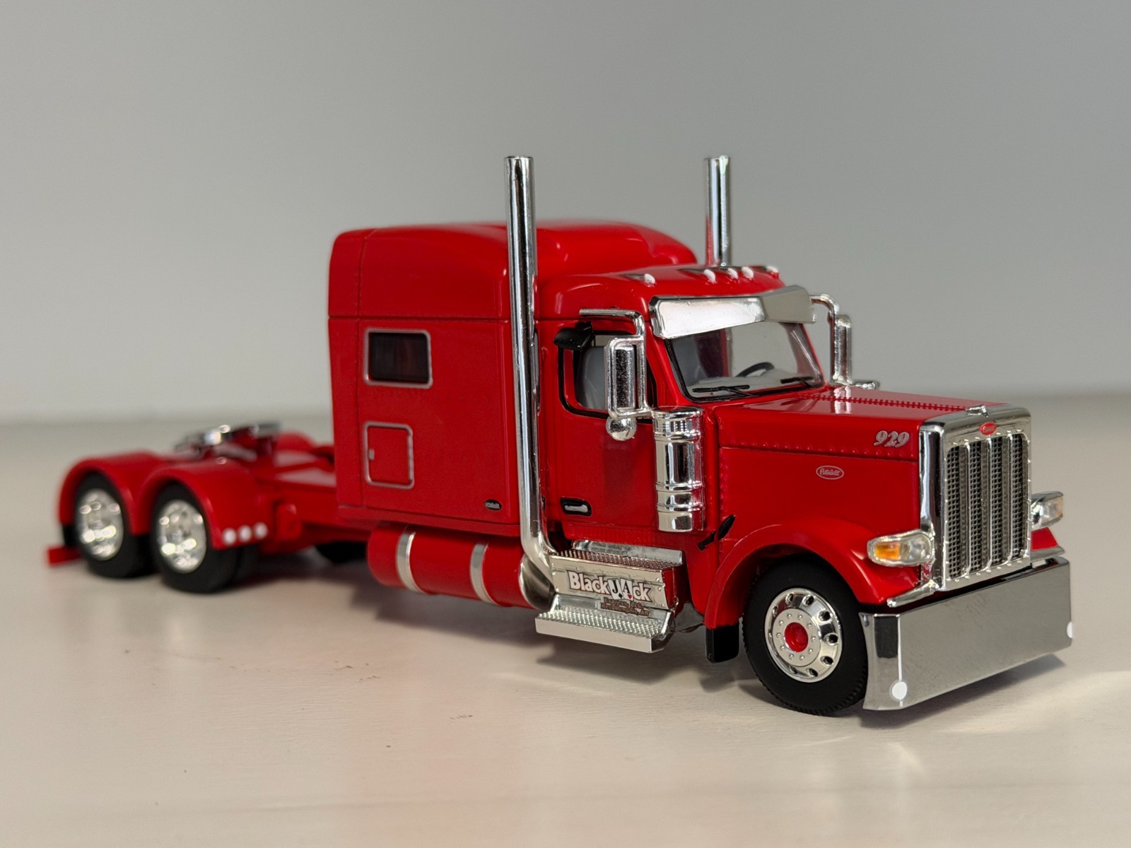 NEW 1/64 DCP PETERBILT RED 589 W/ 78″ SLEEPER SHOW PARTS BLACK JACK