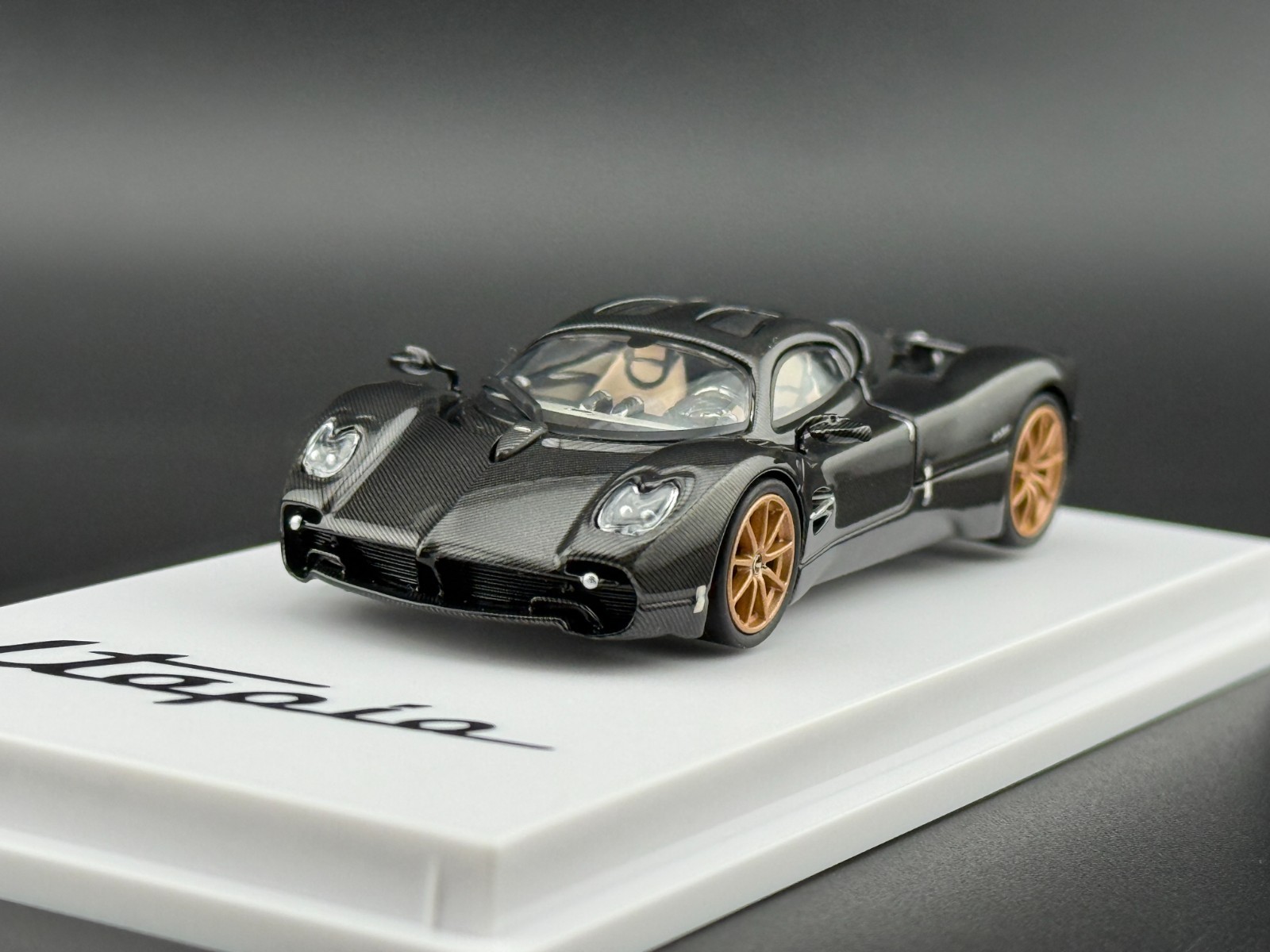 CM Model Pagani Utopia Full Carbon 1/64