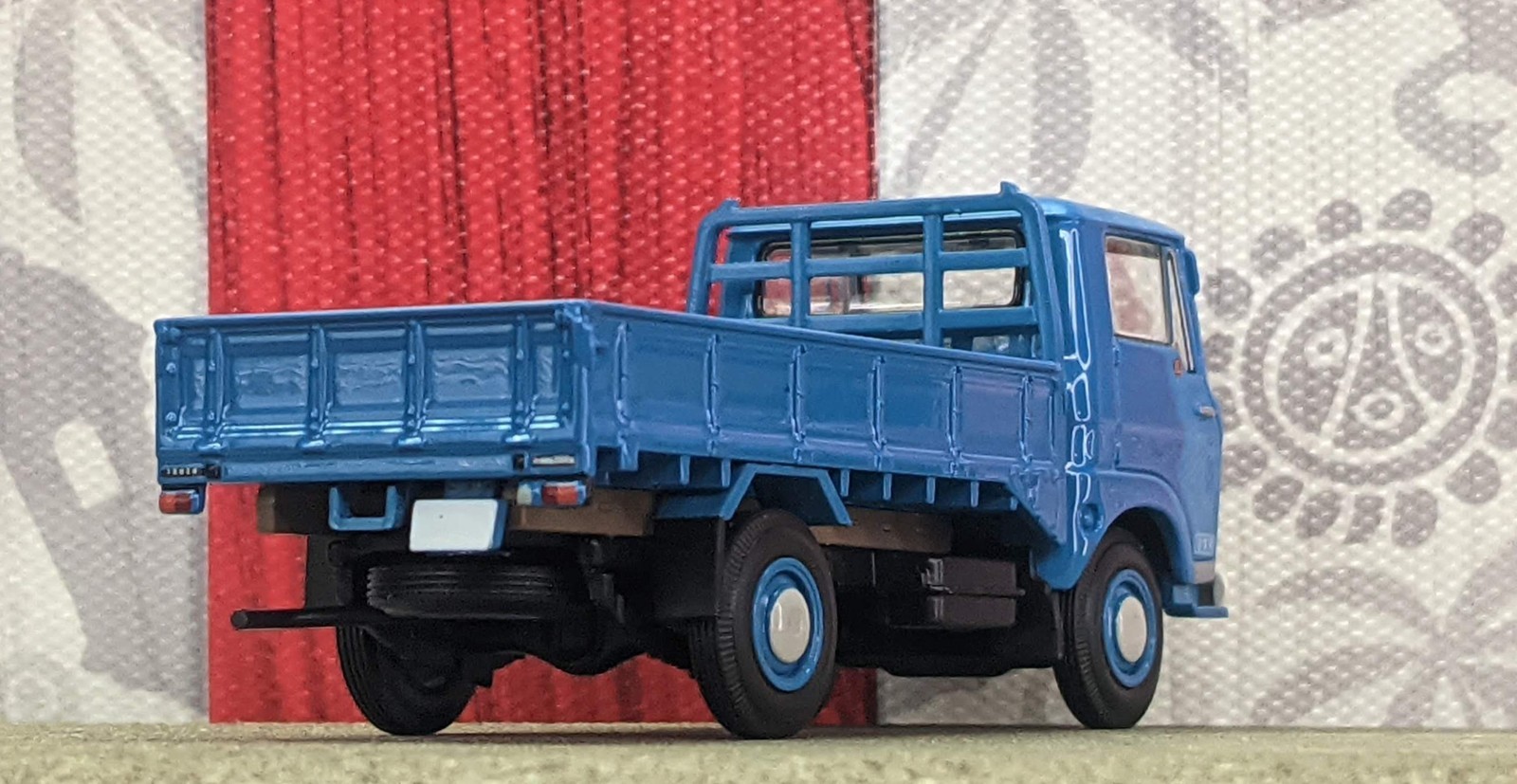 TOMICA LV-191b 1966 ISUZU ELF DELIVERY TRUCK 1:64 SCALE LIMITED VINTAGE SERIES