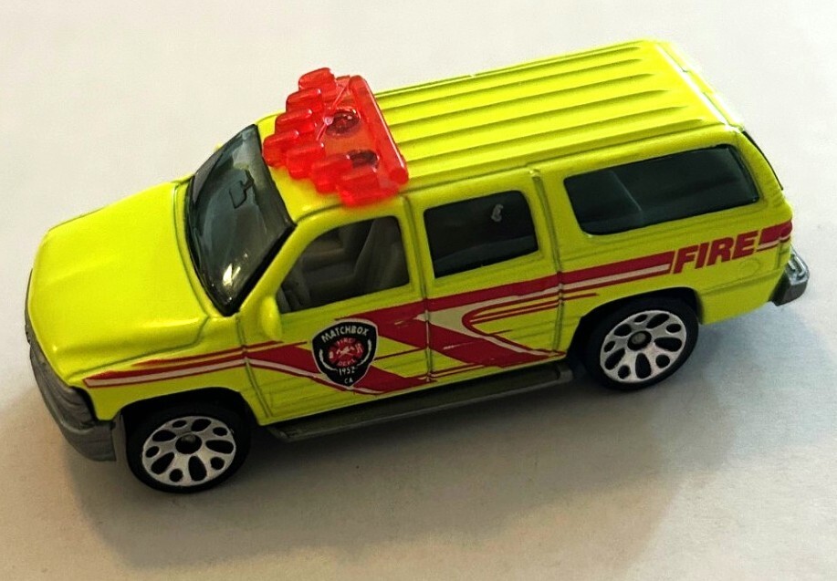 LOOSE MATCHBOX 2000 CHEVY SUBURBAN NEON YELLOW FIRE 1:76
