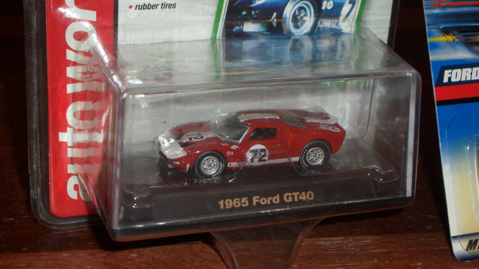 Pair of 1/64 1965 Ford GT40 Diecast Cars Hot Wheels & Auto World GT-40