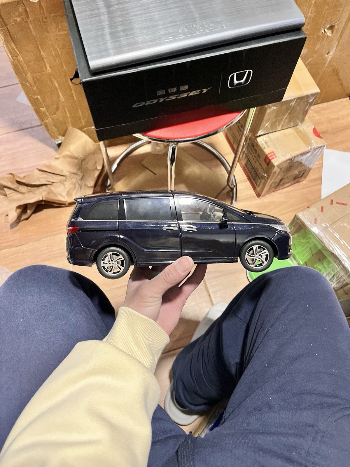 1:18 Scale 2015~2018 Honda Odyssey Obsidian Blue Pearl Diecast Model With Base