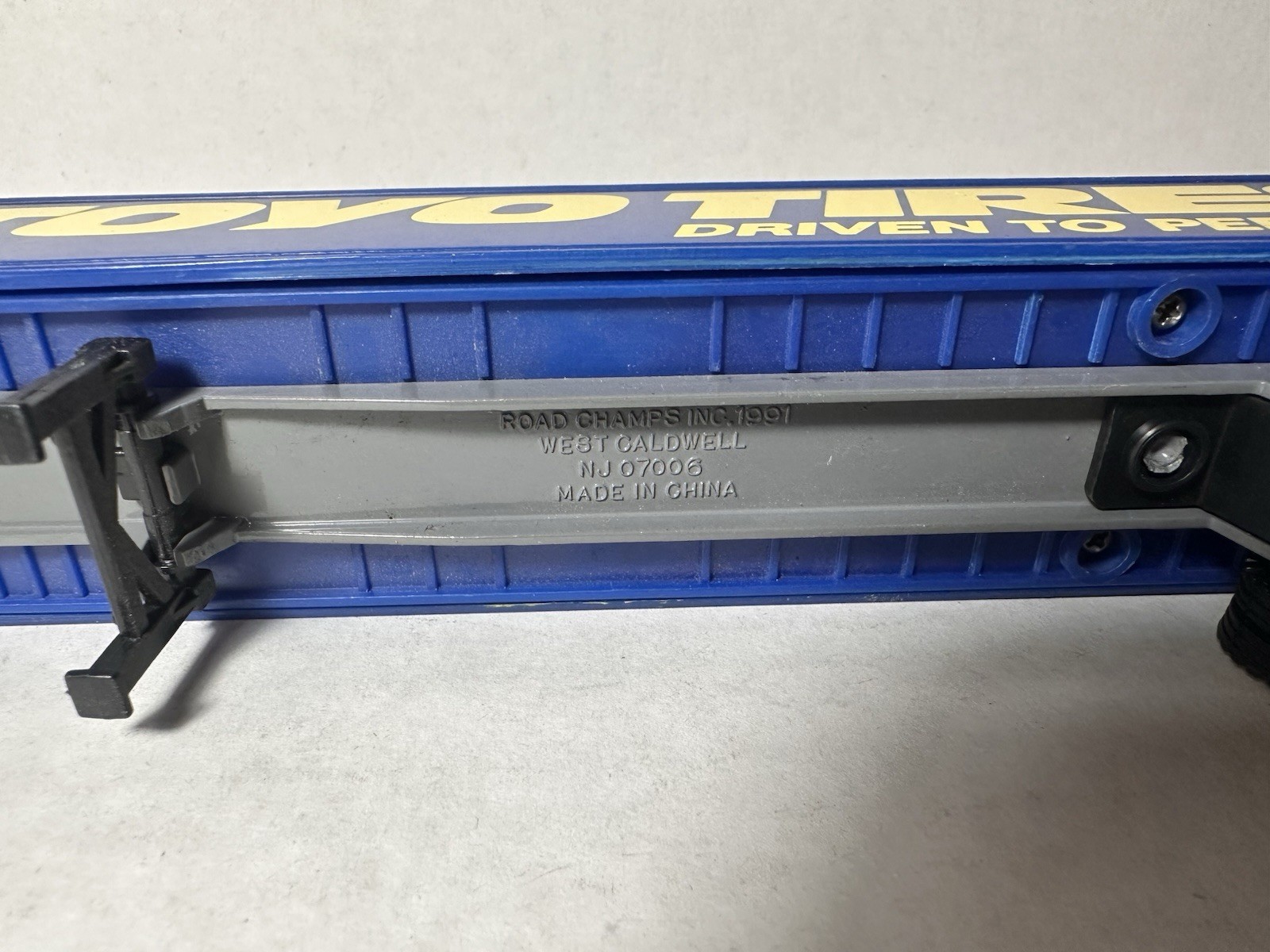Road Champs International Toyo Tires Tractor Trailer Delivery Truck 1:64 12″