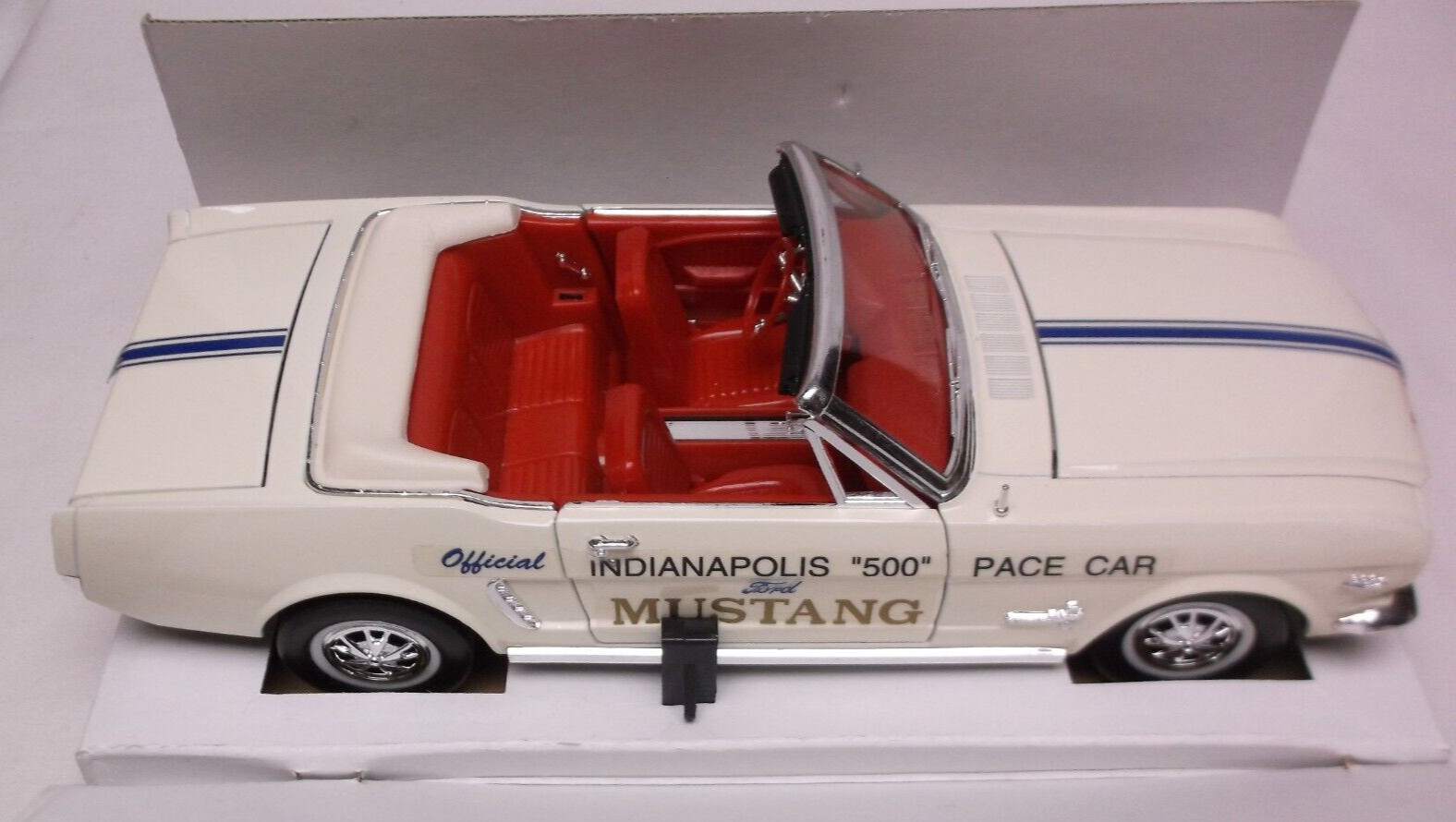 Mira Calidad Golden Line 1965 Ford Mustang Indy 500 Pace Car 1:18 Scale Diecast