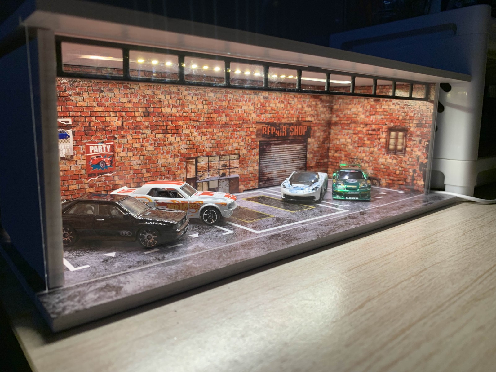 Diorama 1/64 Diecast Garage Showroom Model LED Parking Lot Model Display Case US