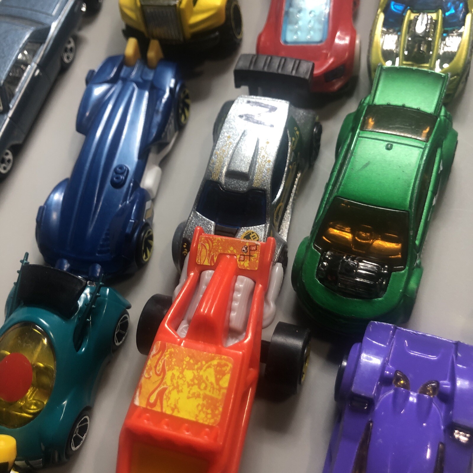 Hot Wheels Lot Of 17 Mixed Please See Photos