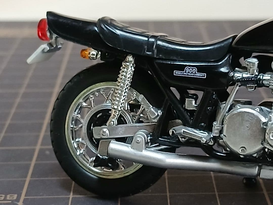 Custom Bike Collection 1/24 Tom Z1 Used in Cabinet No box or accessories