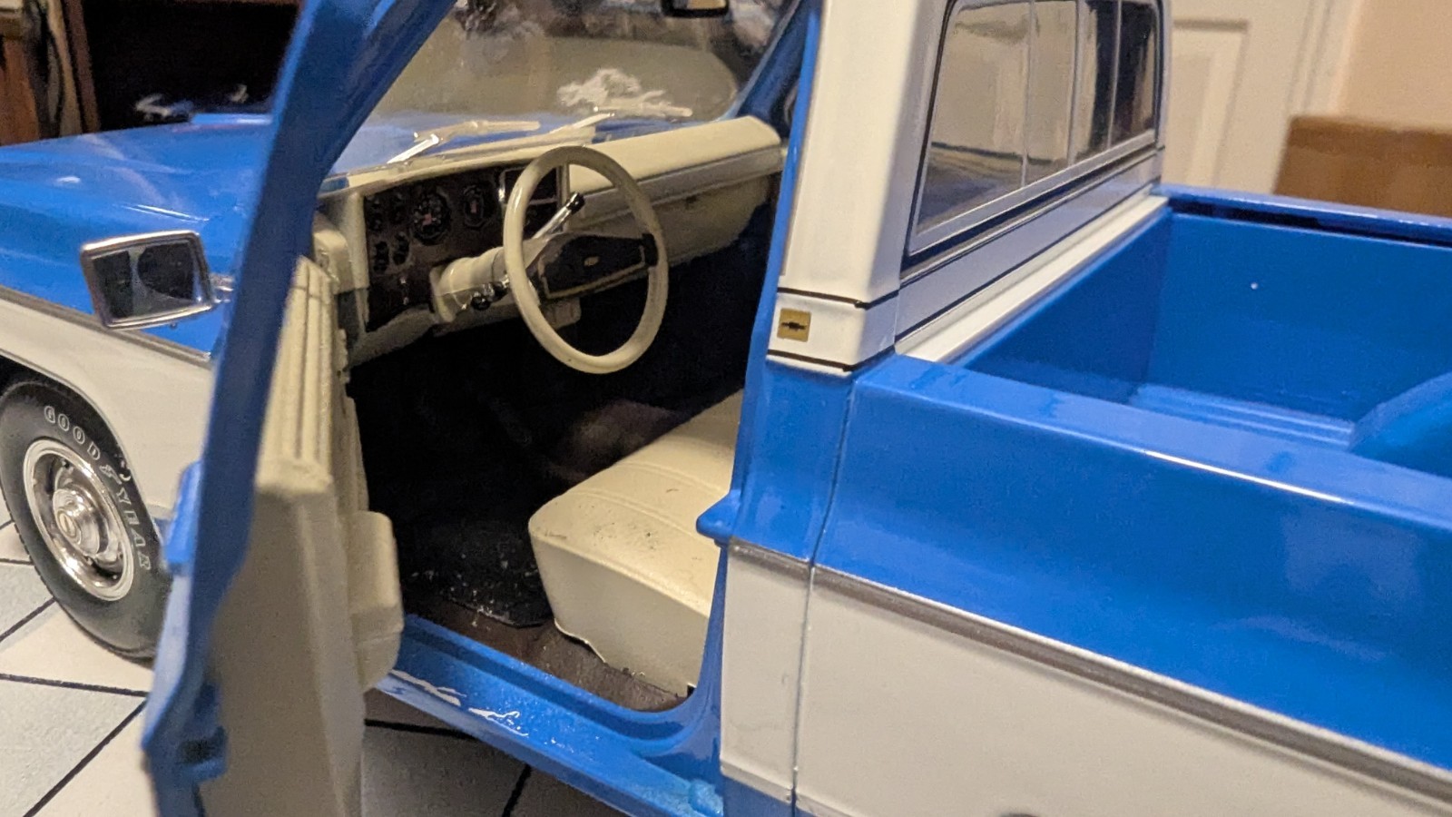 Maisto 1/18 1974 Chevrolet C10 Cheyenne Super Blue