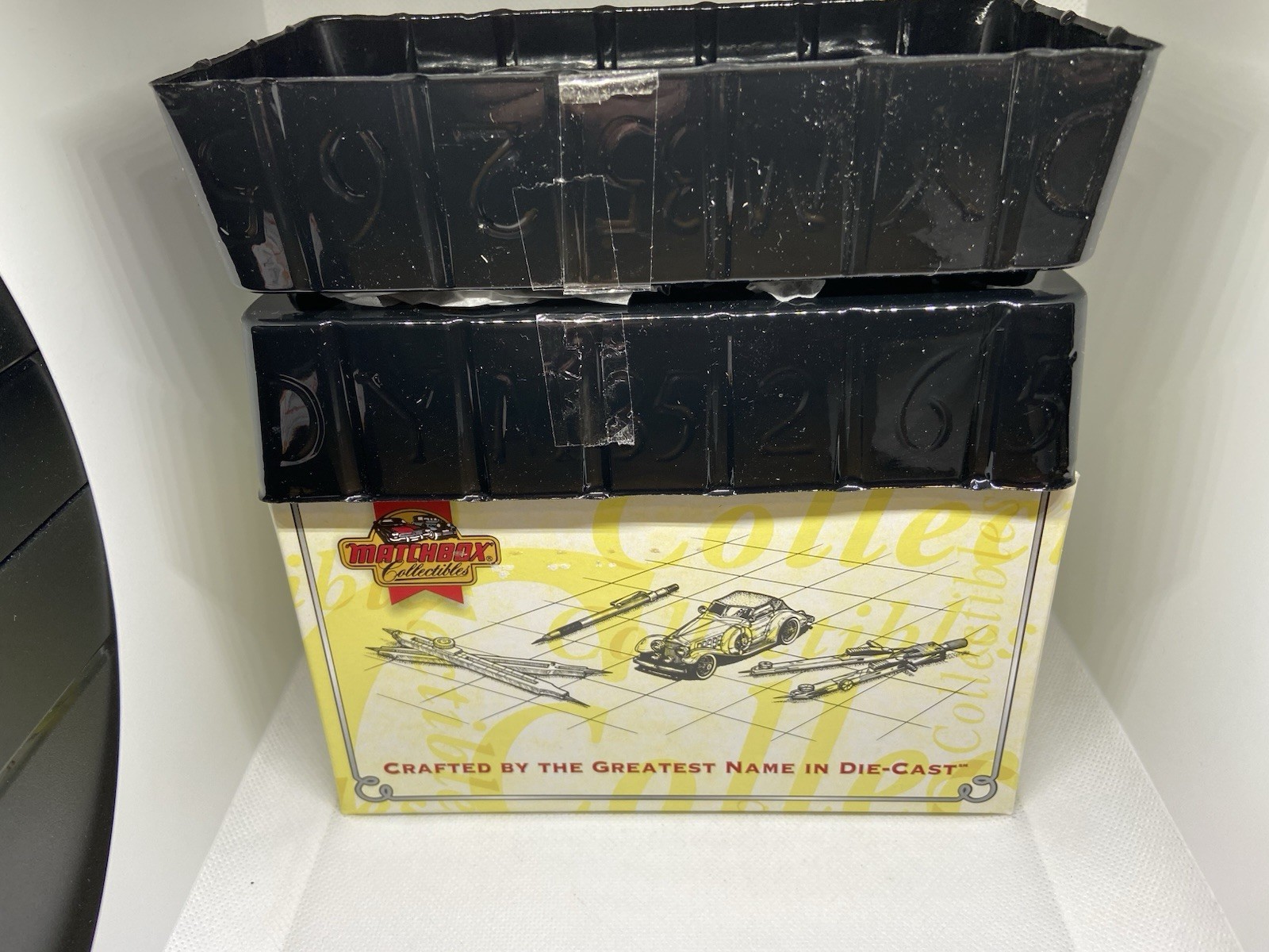 Matchbox-collectible-the champion 1956 mack b61 Tractor Trailer -7 inches 1998