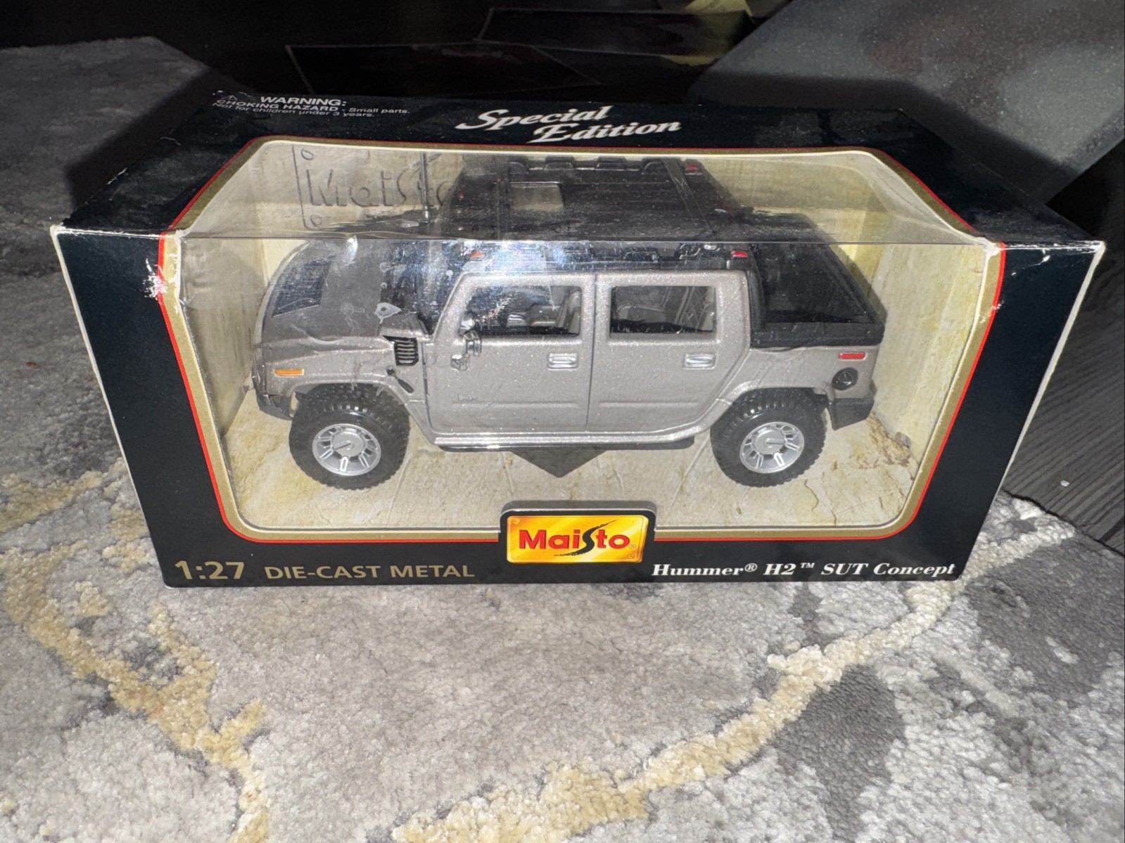 Maisto Special Edition Hummer H2 SUV 1:27 Scale Silver Gray Diecast Car