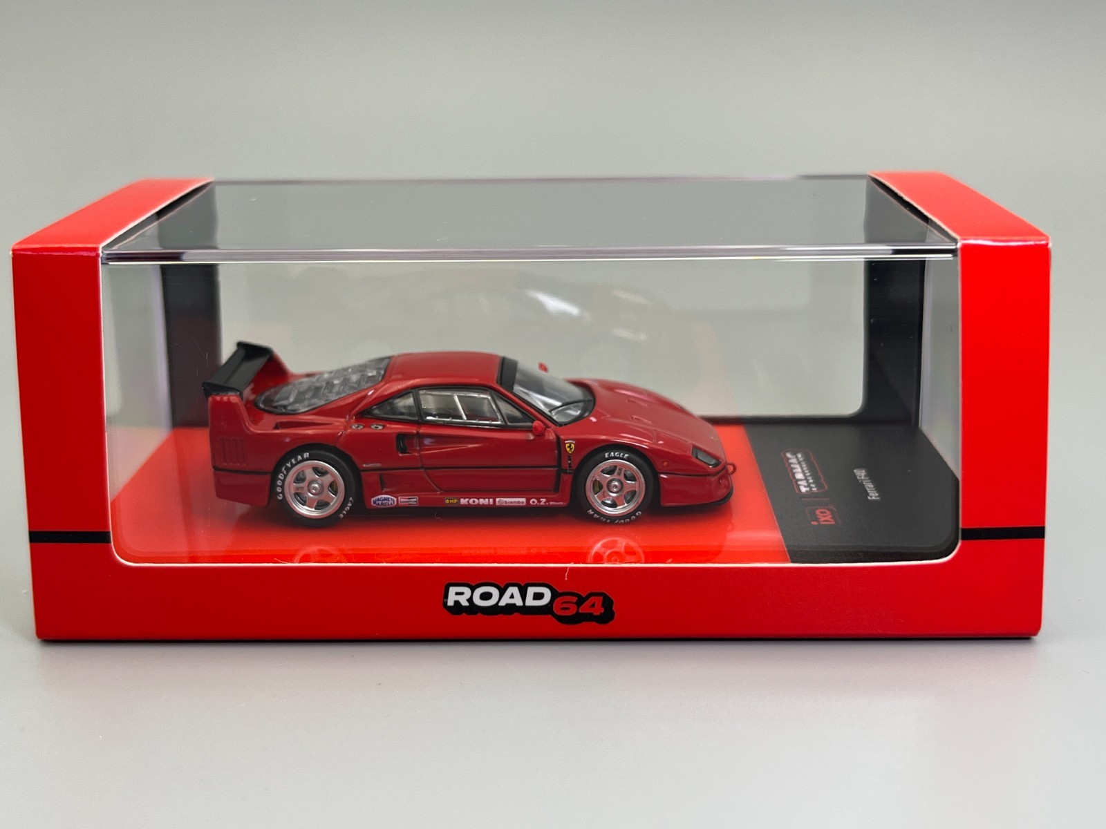 Ferrari F40 Rosso Corsa Tarmac Works Road64 1/64 scale with Display Case