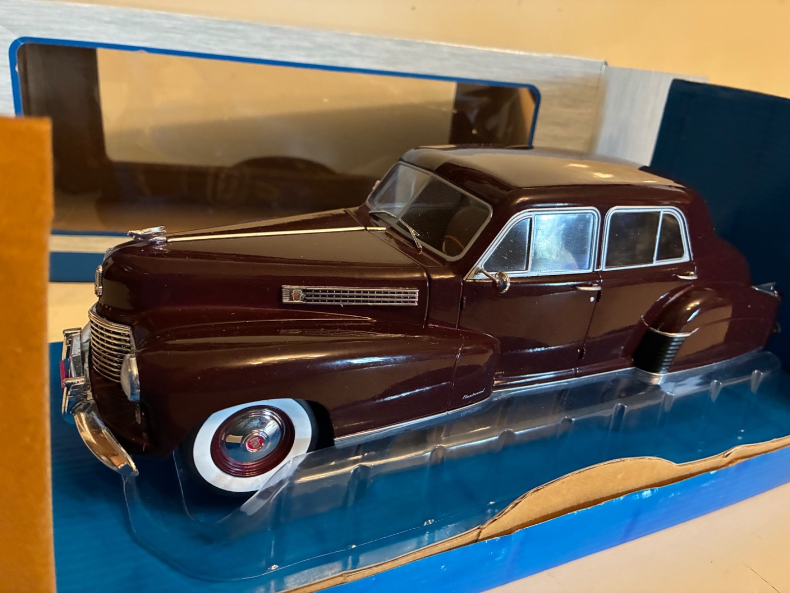 MCG (MODEL CAR GROUP) 1941 CADILLAC FLEETWOOD 1/18 SCALE new in BOX