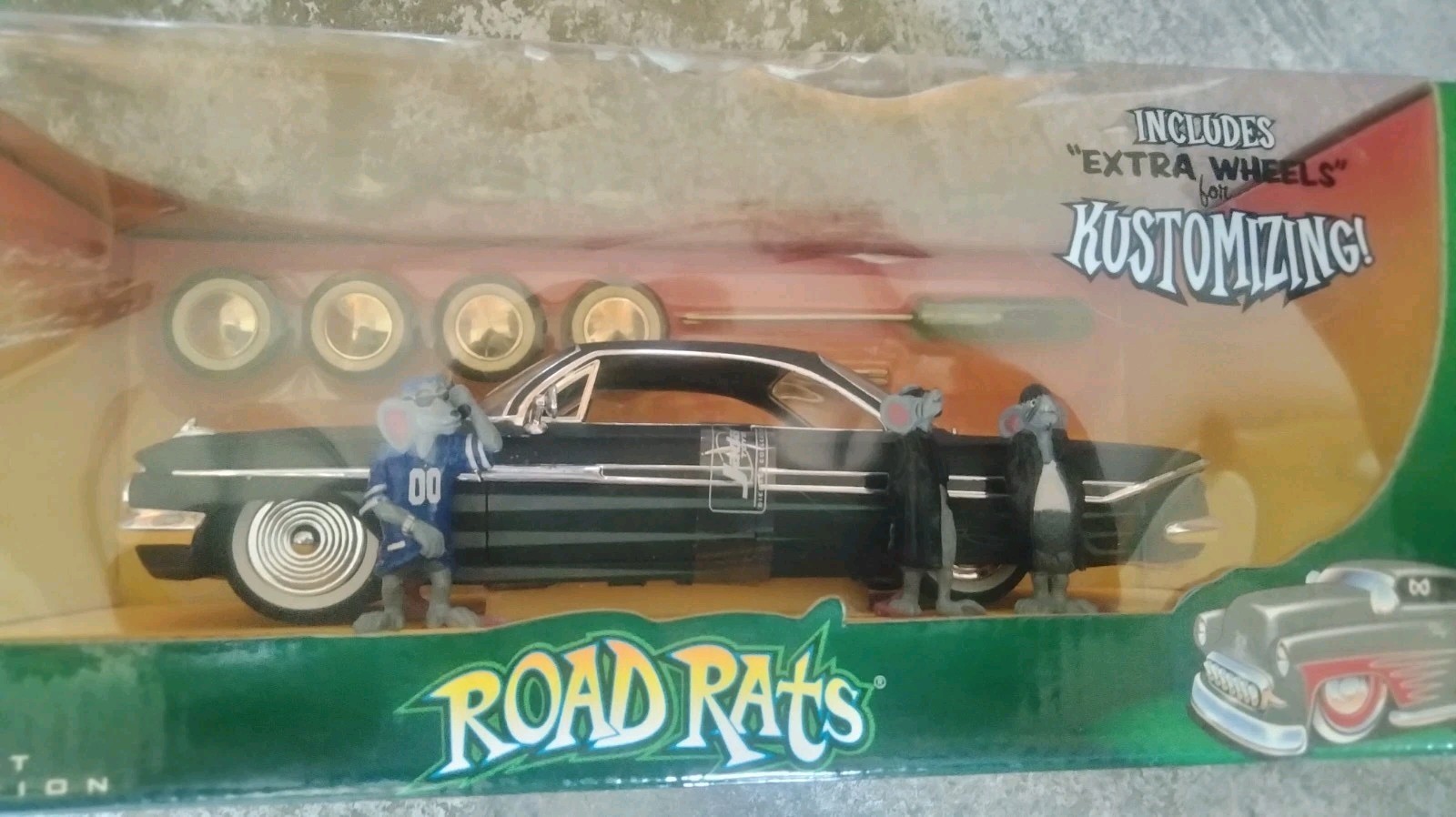 JADA ROAD RATS 1:24 (Customized) “1961 Chevy Impala” with 3 Homie Hood Rats RARE