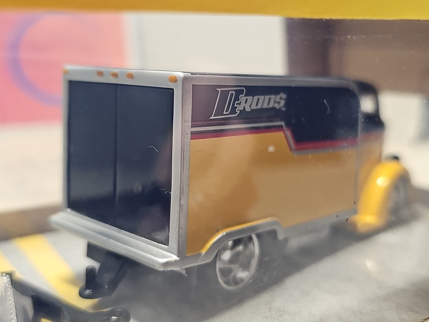 Vntg 2006 Jada D-Rods 1947 Ford COE with ’34 Ford Coupe on Trailer 1:64 RARE