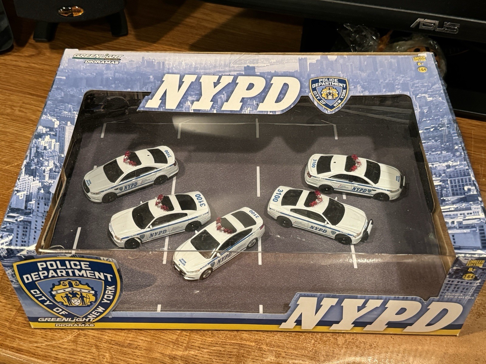 GREENLIGHT 1:64 NYPD 5pack DIORAMAS UNOPENED. Package Not 100% See Pics