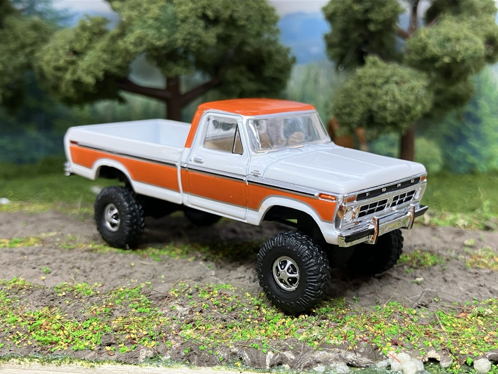 1977 Ford F-150 Ranger Explorer Lifted 4×4 Truck 1/64 Diecast Custom Greenlight