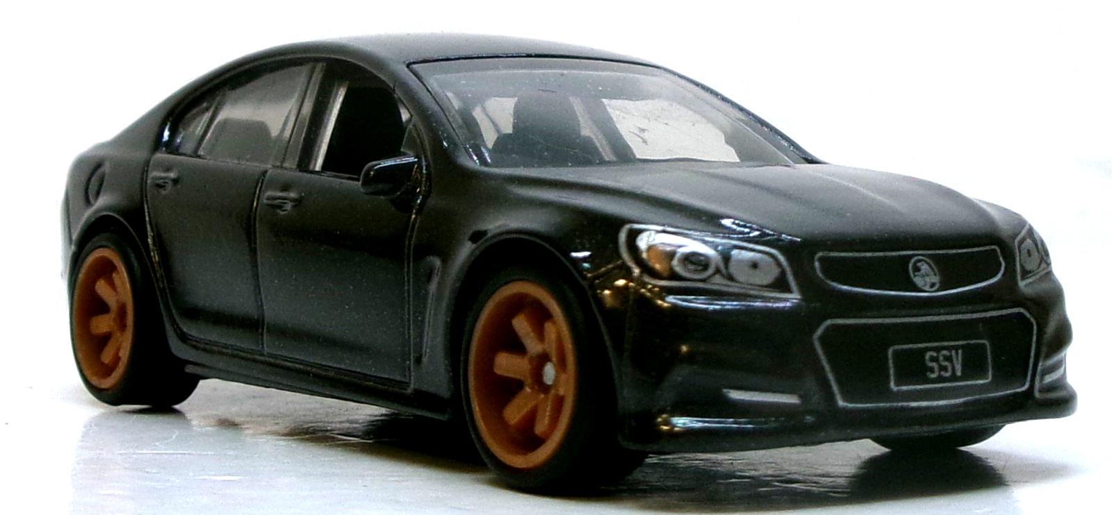 LOOSE 2025 MATCHBOX 1:64 BLACK HOLDEN VF COMMODORE SSV WHEEL SWAP REAL RIDERS