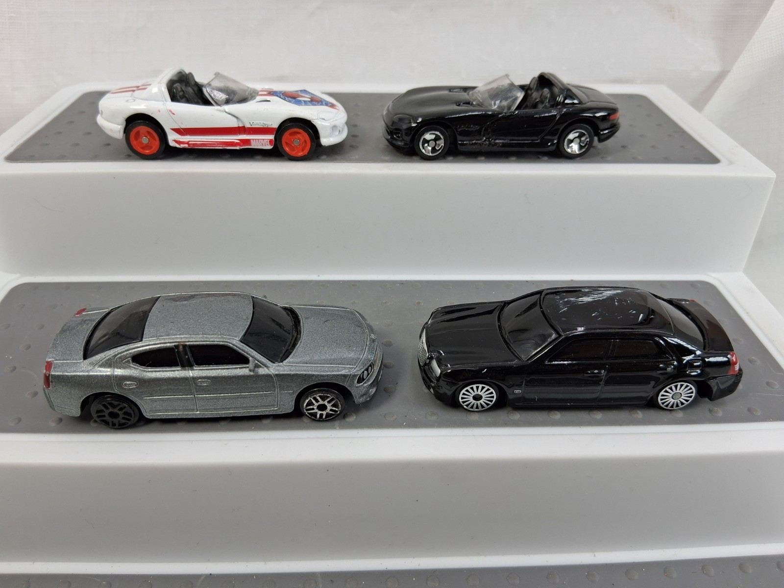 Maisto Chrysler 300C Hemi Dodge Charger Viper R/T Lot Of 4 Die Cast 1:64