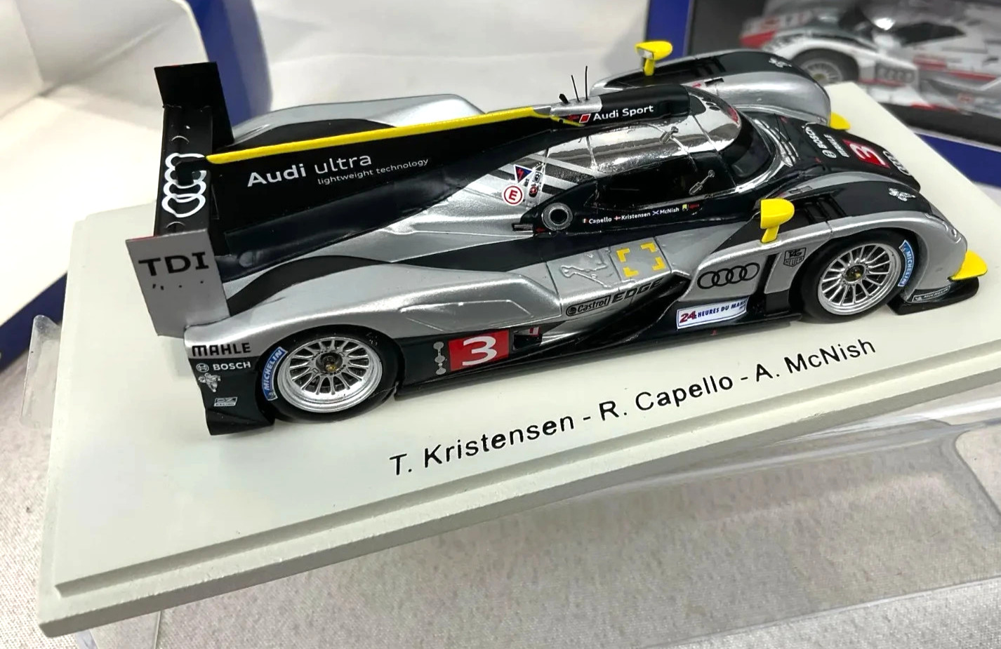 Spark 1/43 Audi R18 TDi Sport Team Joest car #1 2011 24 H LeMans S2516 TN119B