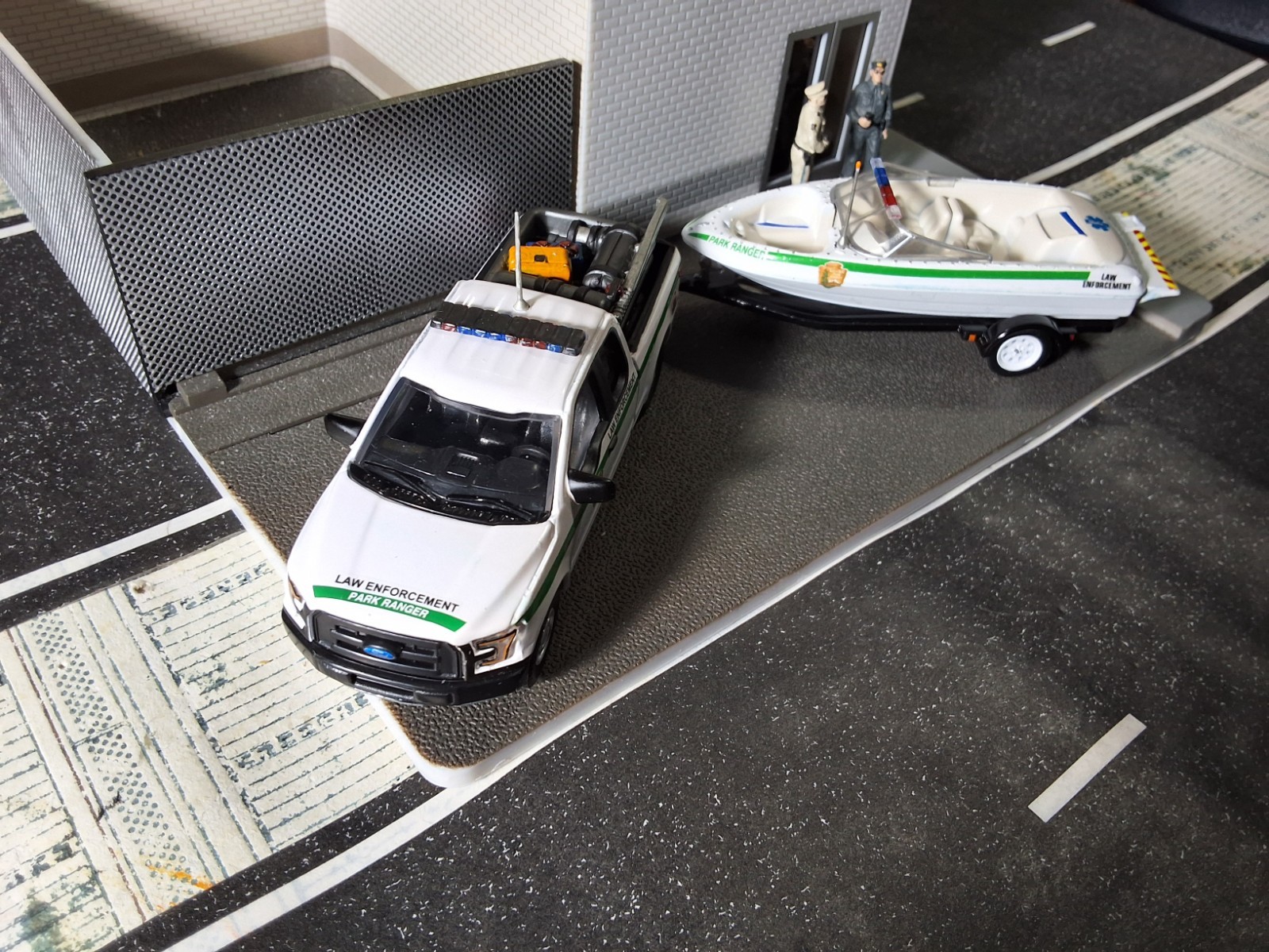 Greenlight Police Ford Custom PARK RANGER LAW ENFORCEMENT BOAT SET ONE OF A KIND