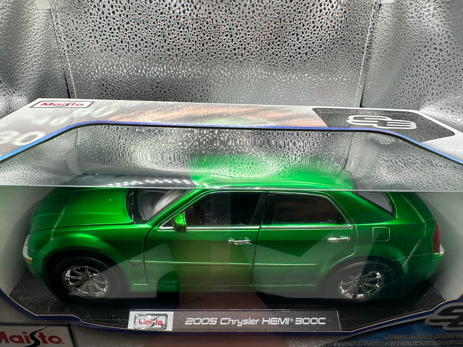 Maisto 1:18 2005 Chrysler HEMI 300C Diecast Model Car Special Edition – Green