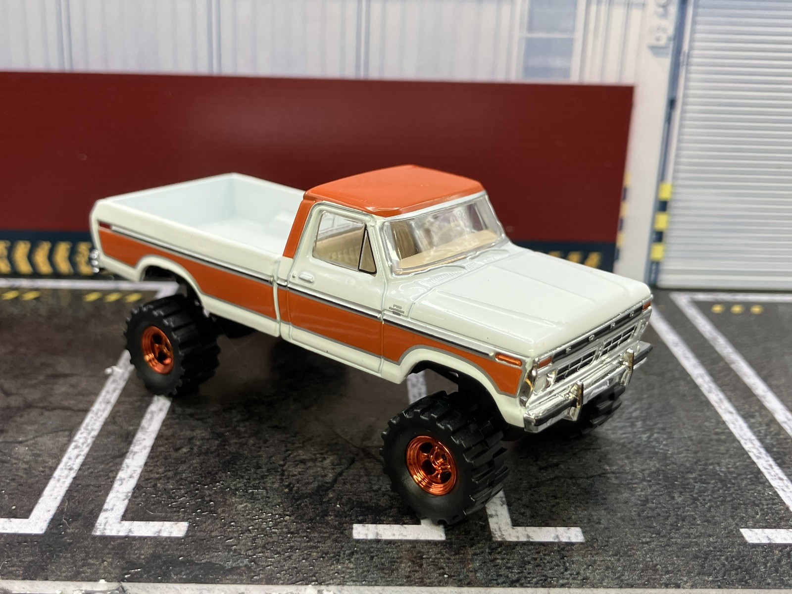 1977 Ford F-150 Ranger Explorer Lifted 4×4 Truck 1/64 Diecast Custom Greenlight