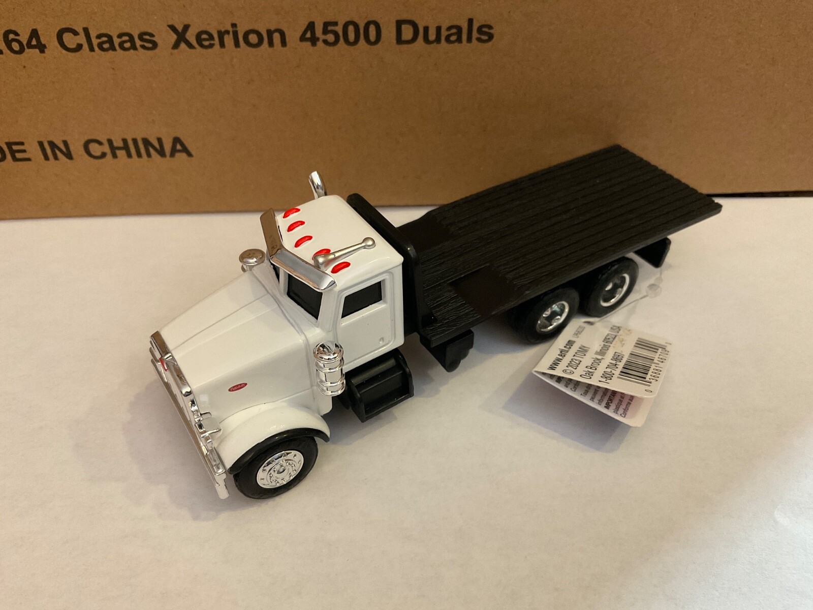 Ertl 1/64 1:64 Collect N Play Peterbilt flatbed Truck. New no packaging