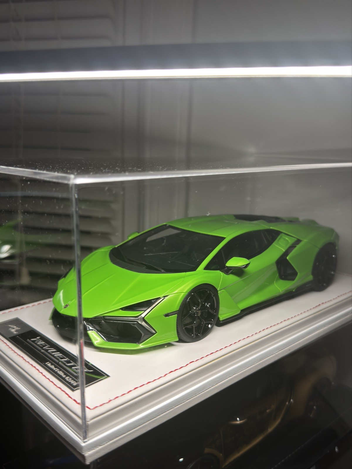 1/18 Ivy Models Lamborghini Revuelto in Green Leather Base 40 pcs
