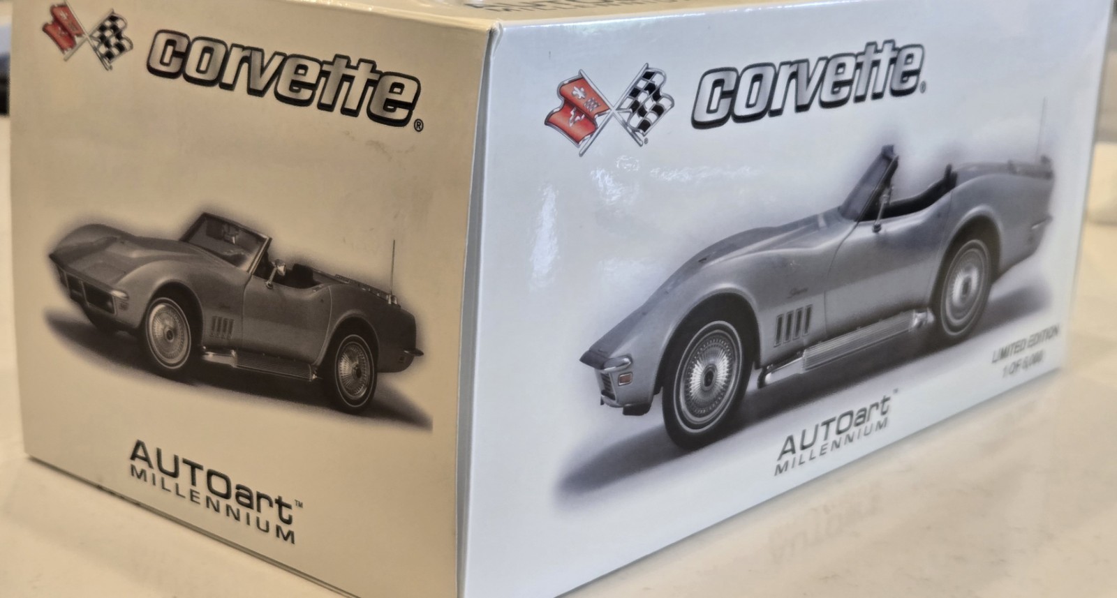 **READ** RARE 1/18 Autoart 1969 Chevrolet Corvette Cortez Silver Diecast